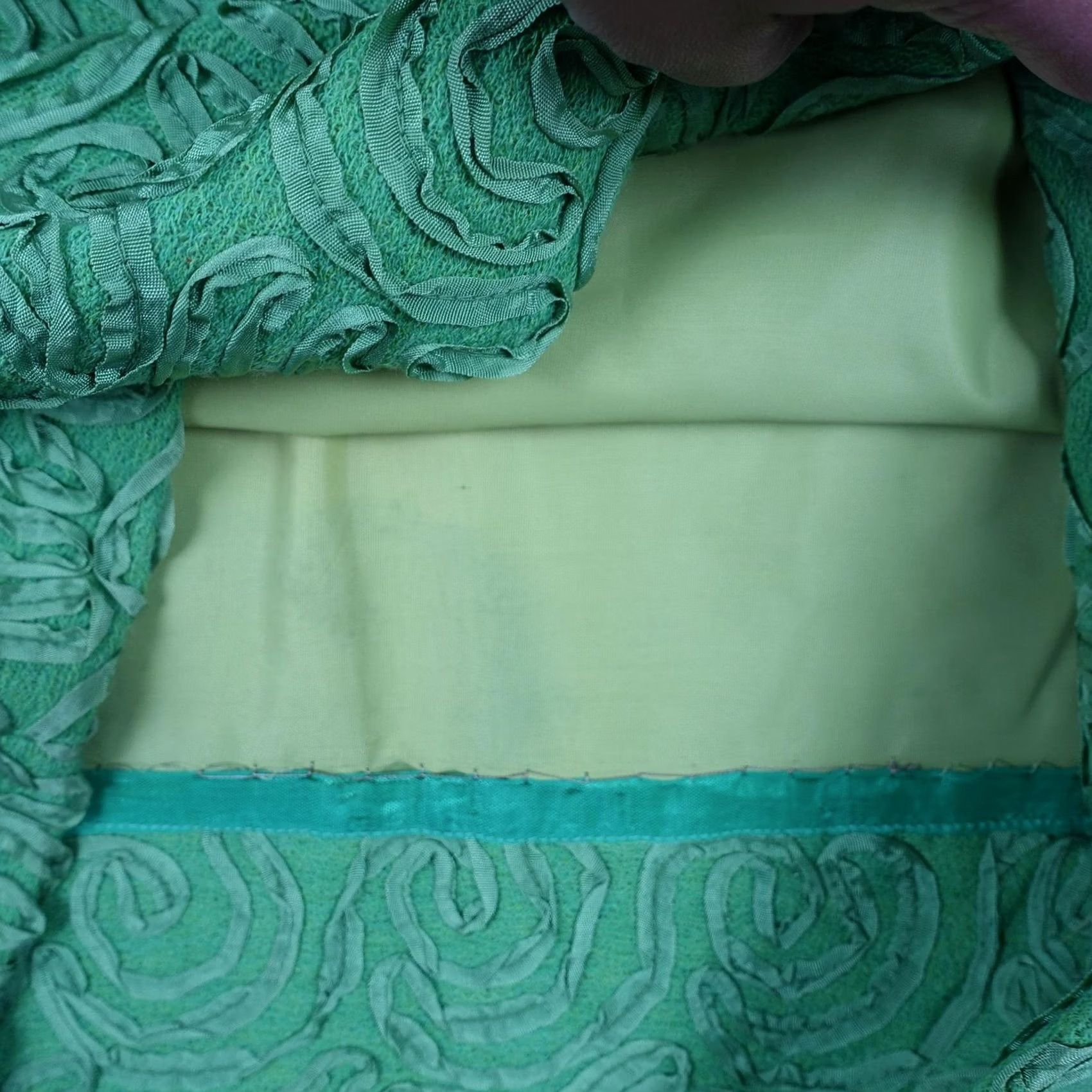 Vintage VINTAGE Sophisticated Miss Skirt Womens 14 Green Floral Applique Ruffle Pencil Mole? Size 36" / US 14 / IT 50 - 7 Thumbnail