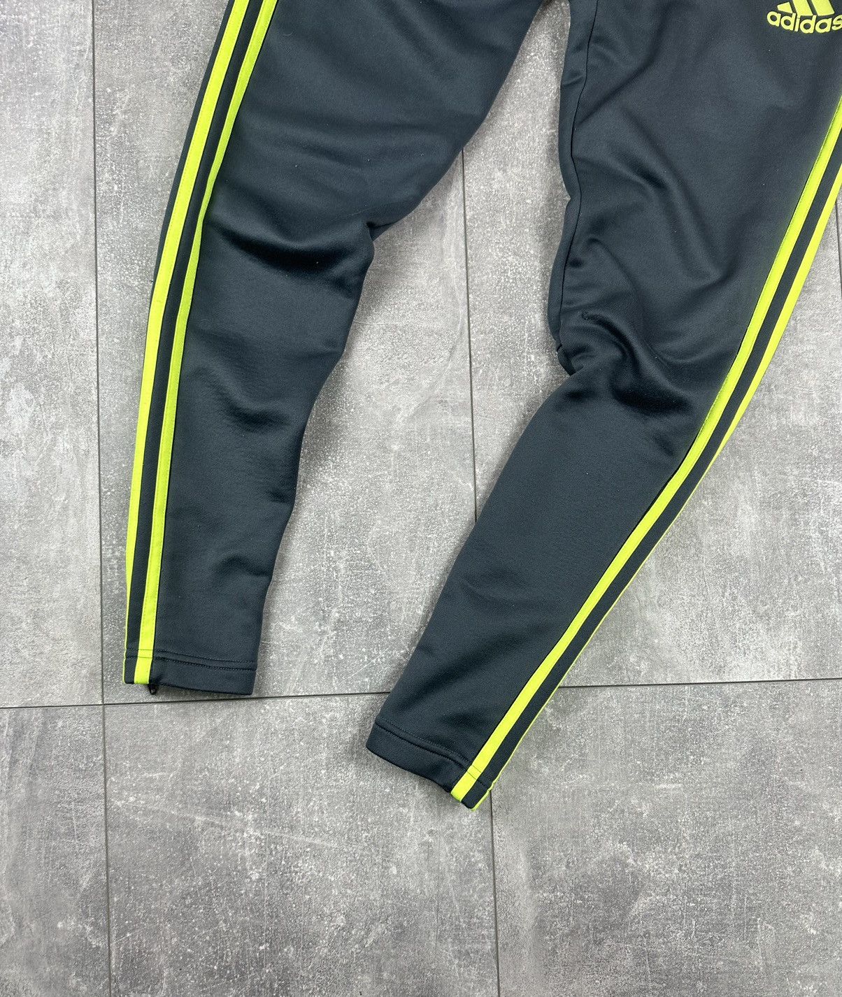 Adidas Adidas Real Madrid Soccer Training Sweatpants Size US 29 - 5 Thumbnail