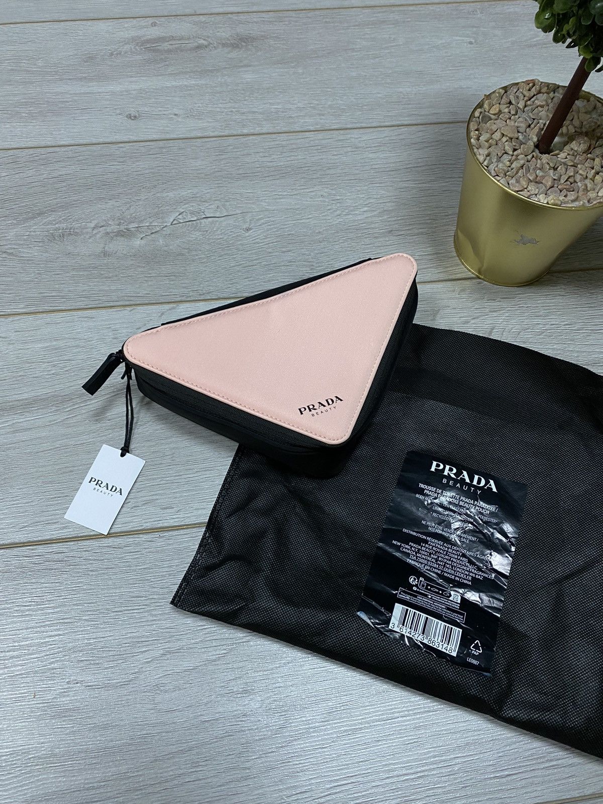 Prada Prada triangle bag Beauty NEW with dust bag Size ONE SIZE - 1 Thumbnail