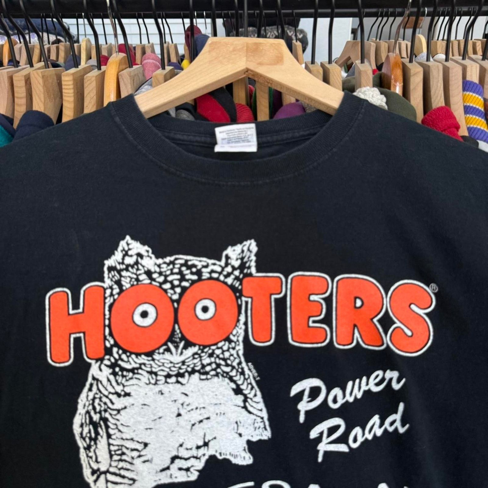 Gildan Vintage Y2K Hooters Promo Restaurant Tee Black Size US M / EU 48-50 / 2 - 2 Thumbnail