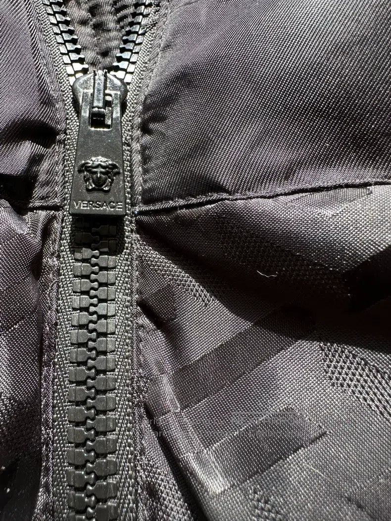 Versace Versace Black hooded down jacket Size US M / EU 48-50 / 2 - 7 Thumbnail
