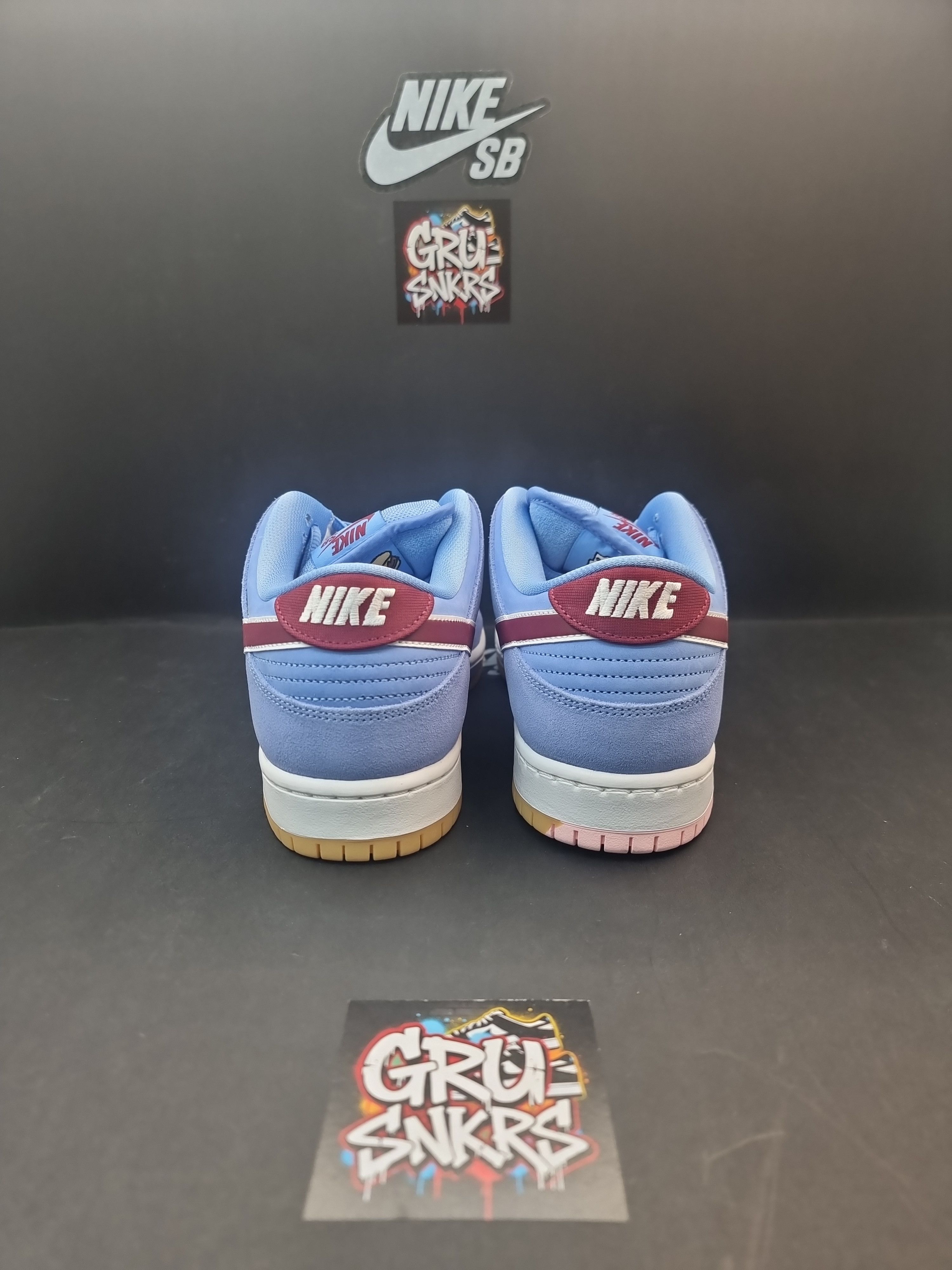 Nike SB Nike SB Dunk Low Philadelphia Phillies Size US 9.5 / EU 42-43 - 3 Thumbnail