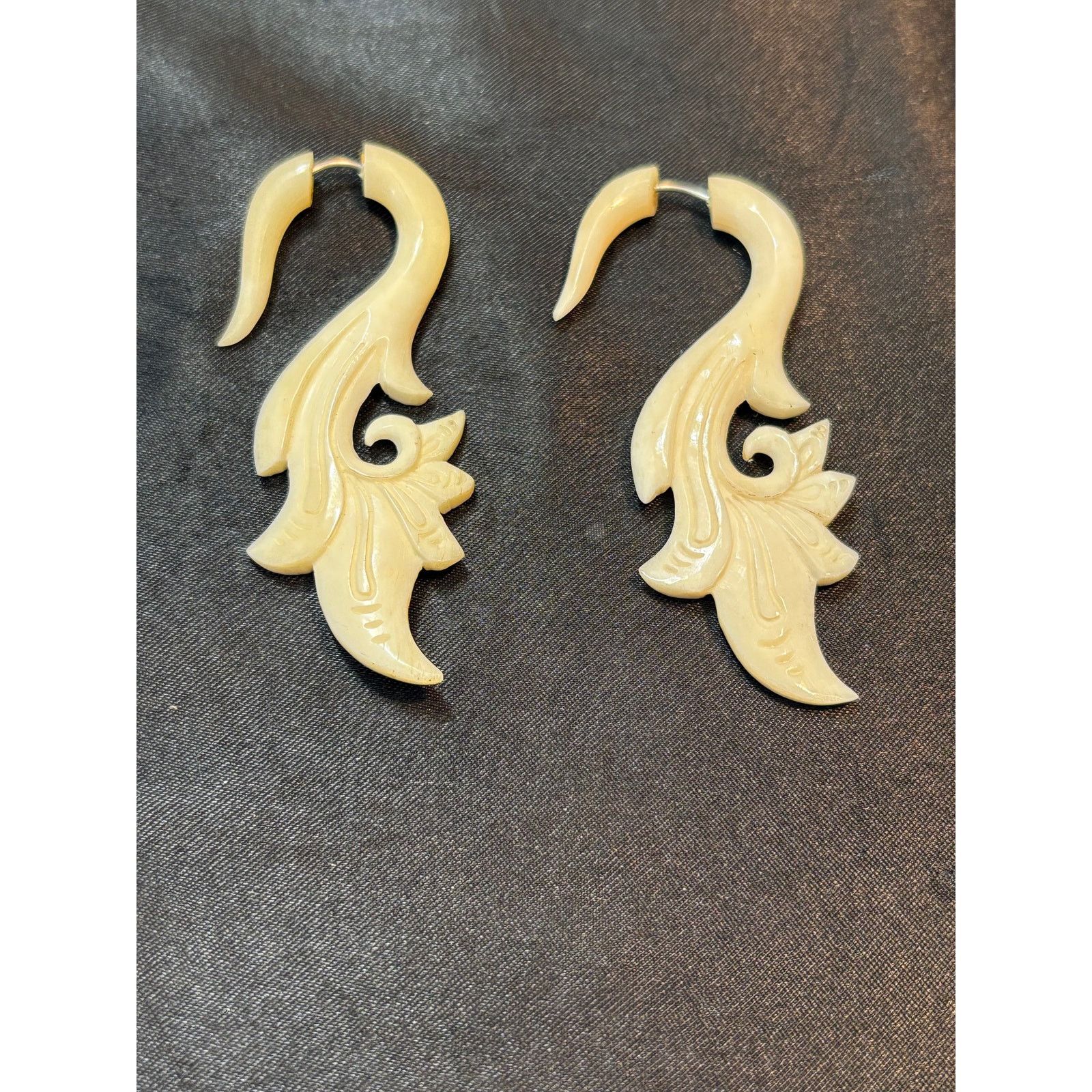 Other Carved Bone Tribal Scroll Earrings 3.25 in Long 14 g Size ONE SIZE - 1 Thumbnail