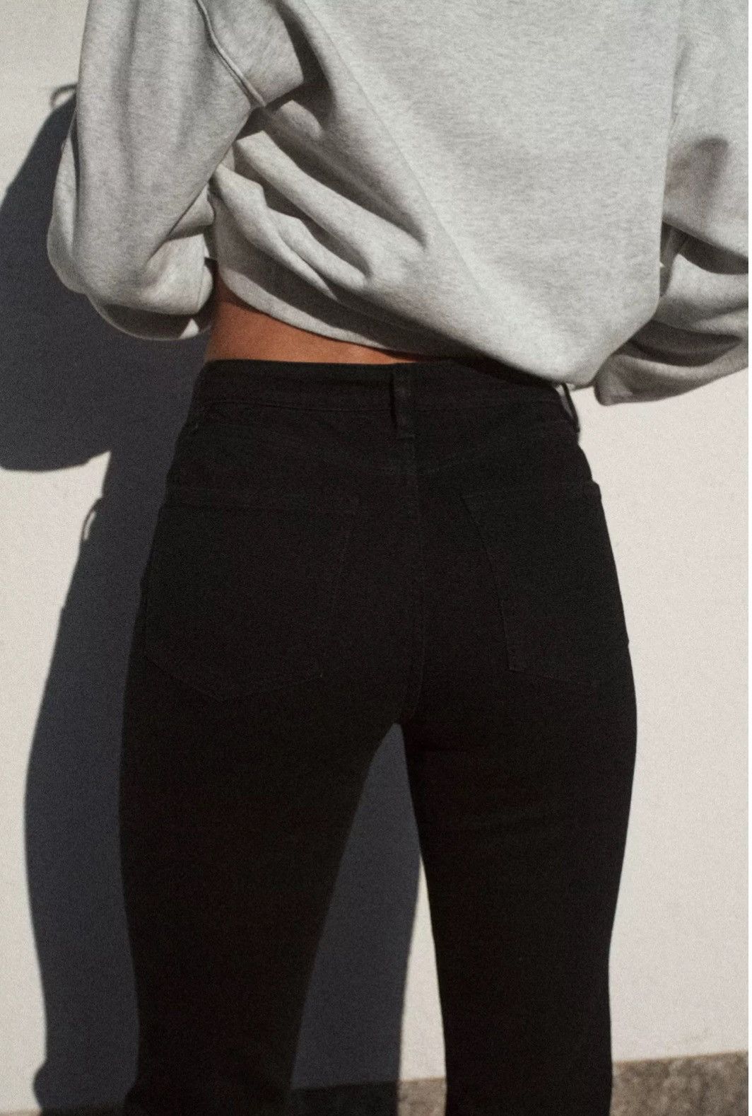 Zara ZARA BLACK HIGH WAISTED JEANS CROP FLARE RAW HEM SIZE 6 Size 28" / US 6 / IT 42 - 2 Thumbnail