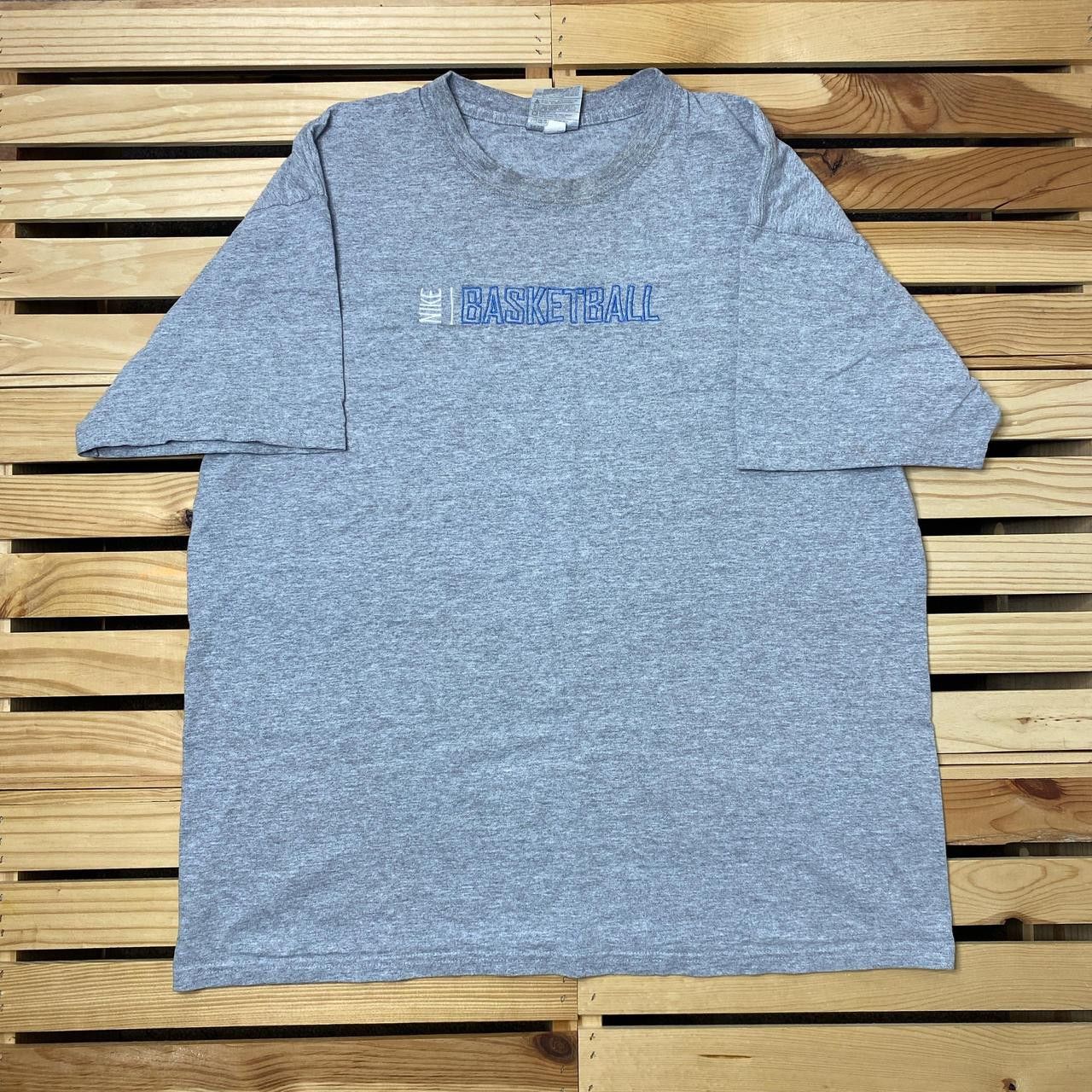 Nike Vintage Nike Gray Embroidered Basketball Tee Size Large Size US L / EU 52-54 / 3 - 1 Thumbnail