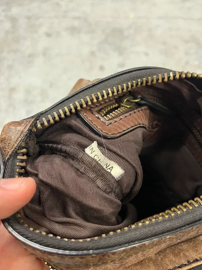 Dolce & Gabbana 2000s Dolce & Gabbana Brown Faded Leather Shoulder Bag Size ONE SIZE - 10 Thumbnail