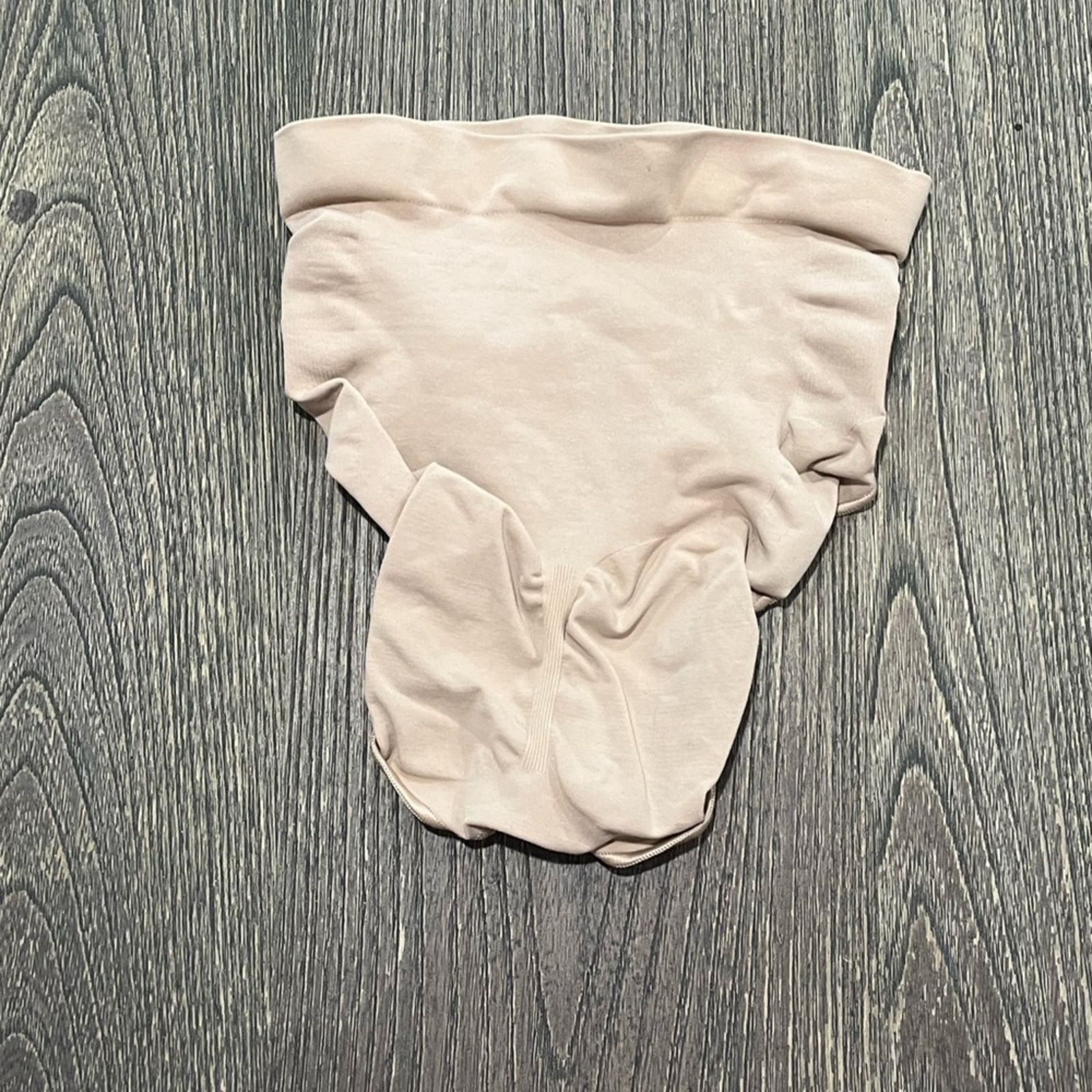 SKIMS NWOT Skims Shapewear Seamless Sculpt Mid Waisted Brief Siz S Size ONE SIZE - 1 Thumbnail