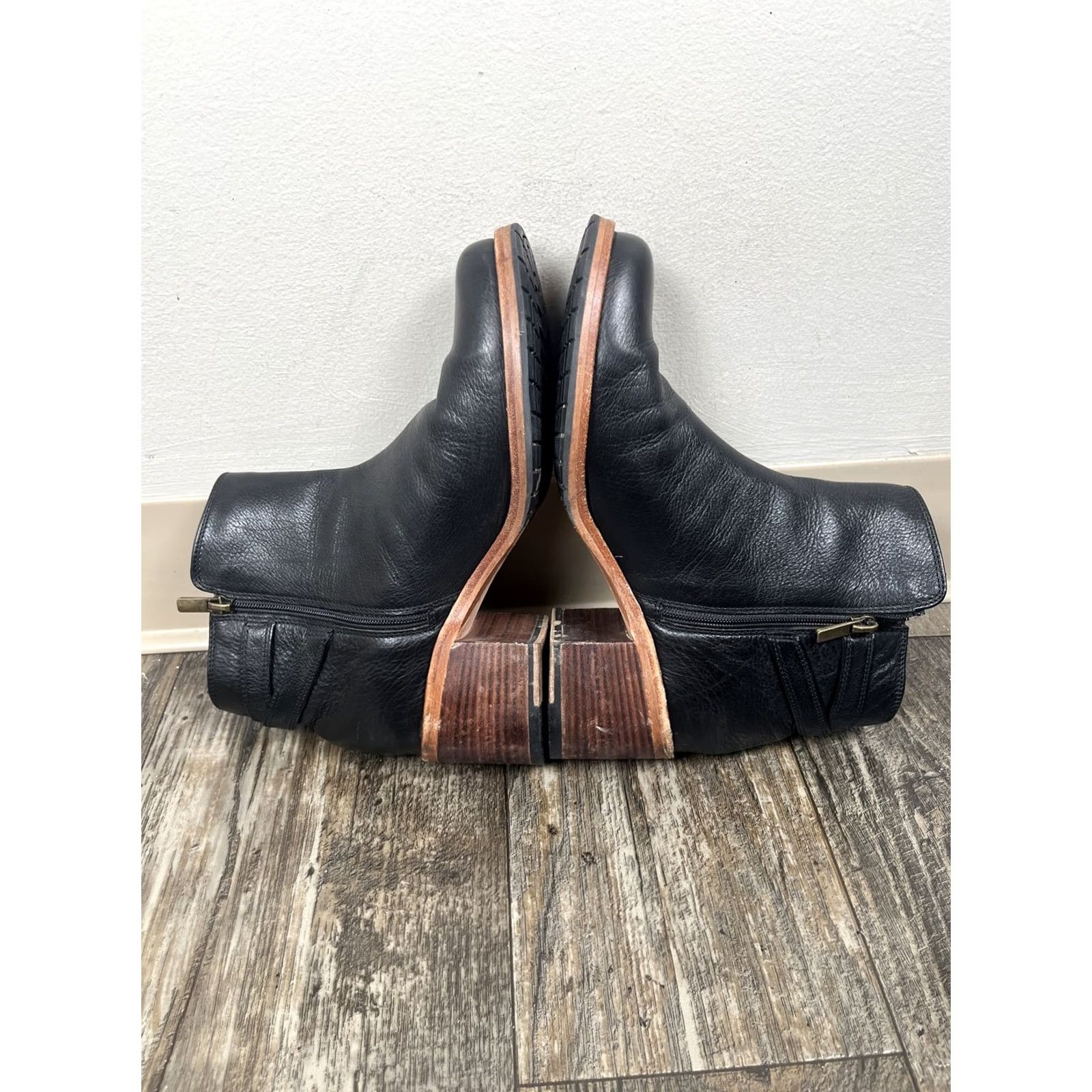 Clarks VINTAGE CLARKS Clarkdale Jax Boots Womens 8M Black Pebbled Leather Ladies Ankle Boots Ladies Womens Boots Black 8M Leather Ankle Bootie Size US 5 / IT 35 - 6 Thumbnail