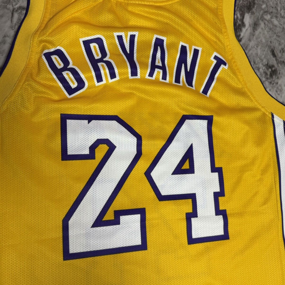 Champion × NBA × Vintage Kobe Bryant #24 Los Angeles Lakers Champion Jersey Size M Size US M / EU 48-50 / 2 - 4 Thumbnail