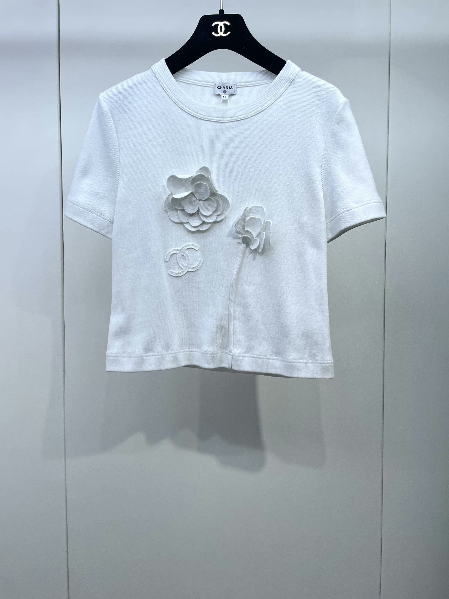 Chanel Chanel White 3D Camellia Short-sleeve Size XXS / US 00 / IT 34 - 1 Thumbnail
