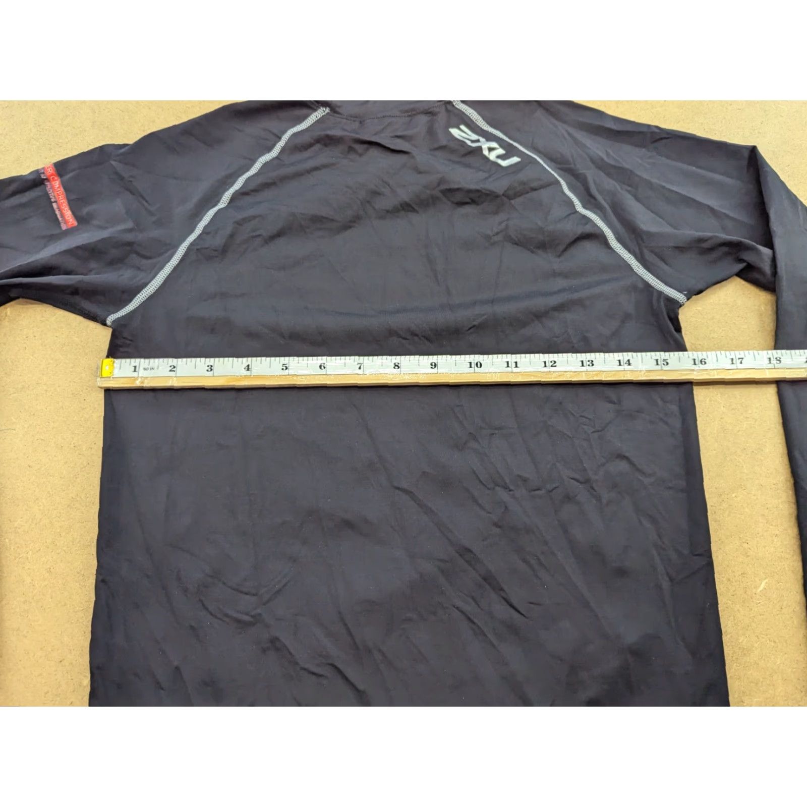 2XU 2XU Mens Jersey Size S Sports Track Gym Running Power Compression Black T-Shirt Size US S / EU 44-46 / 1 - 5 Thumbnail