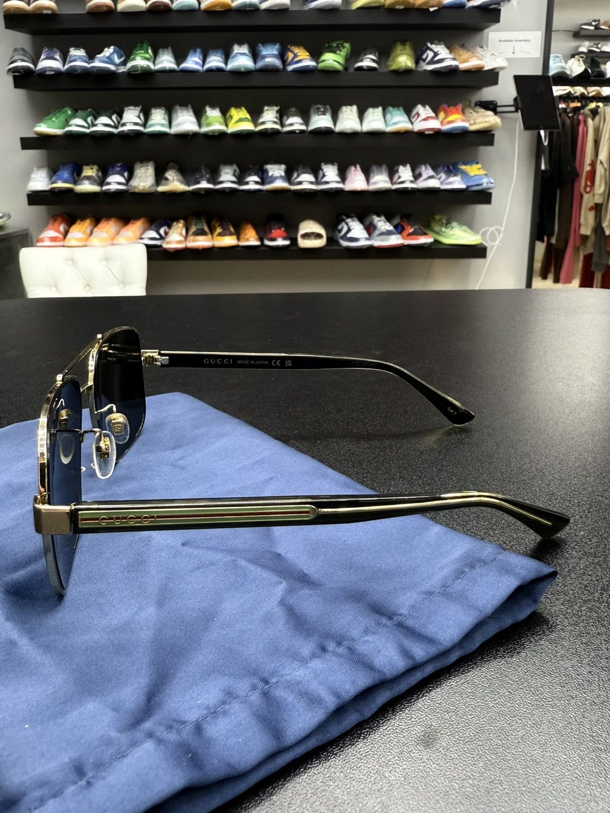 Gucci AUTHENTIC Men’s Gucci Gold Rim Sunglasses Size ONE SIZE - 7 Thumbnail