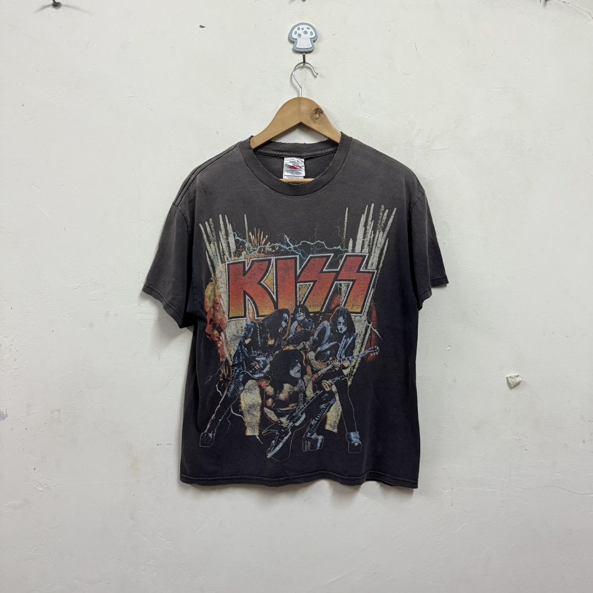 KISS Vintage Y2K Kiss World Domination Tour Thrashed Tshirt Size US L / EU 52-54 / 3 - 10 Thumbnail