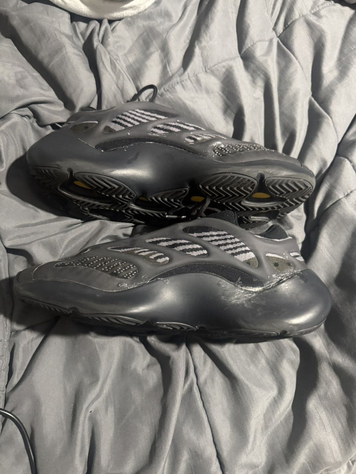 Yeezy Addidas Yezzy 700 V3 Size US 11.5 / EU 44-45 - 5 Thumbnail