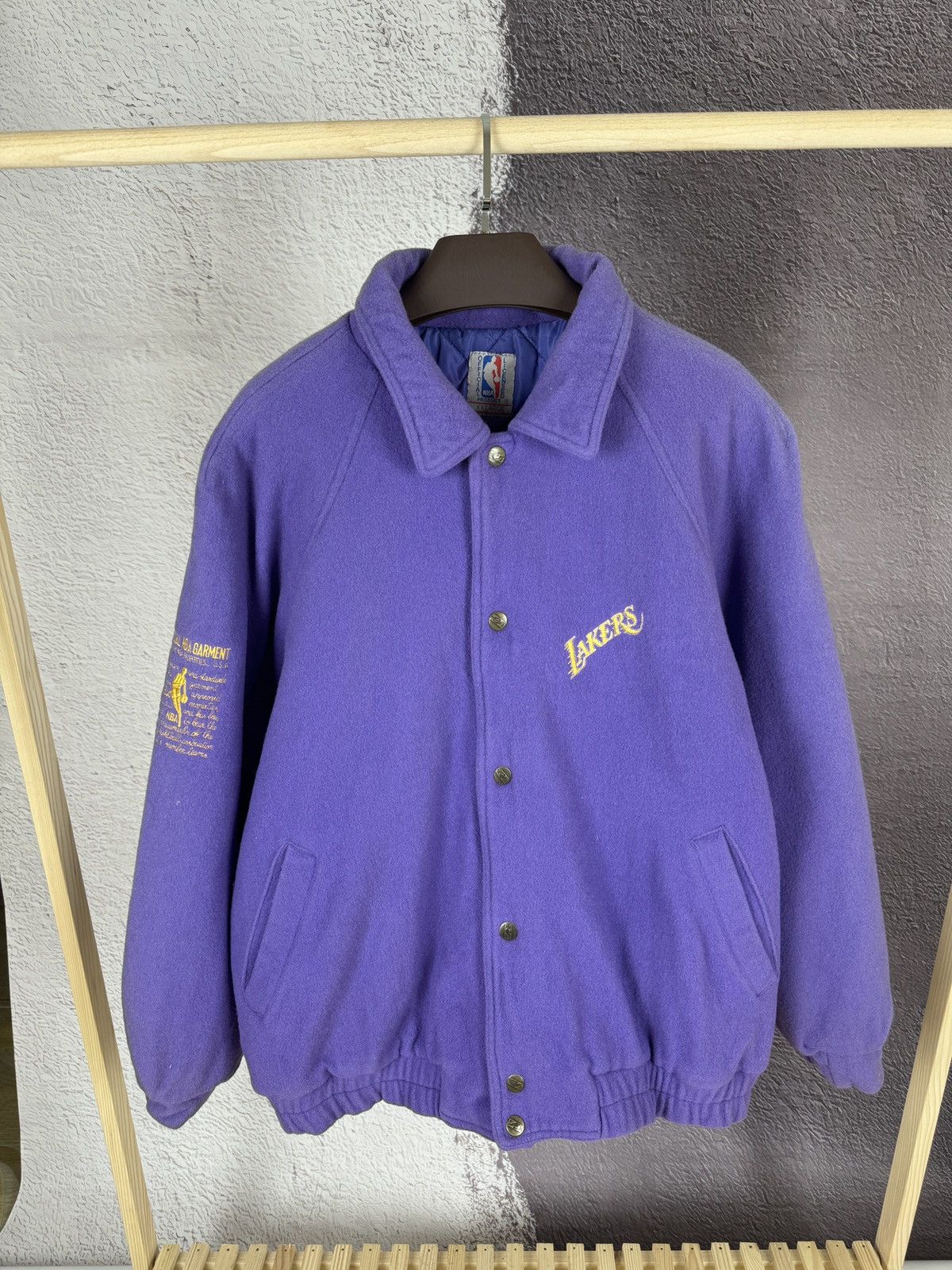 NBA Vintage 80s 90s Official NBA Garment L.A. Lakers bomber jckt Size US XXL / EU 58 / 5 - 2 Thumbnail