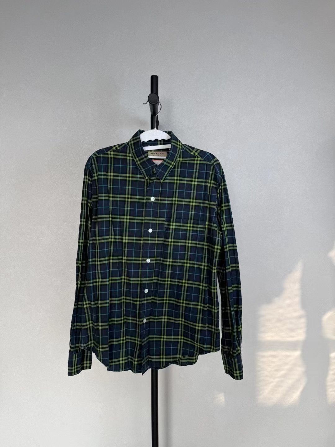 Burberry Burberry Black Green Plaid Shirt. Size US M / EU 48-50 / 2 - 1 Thumbnail