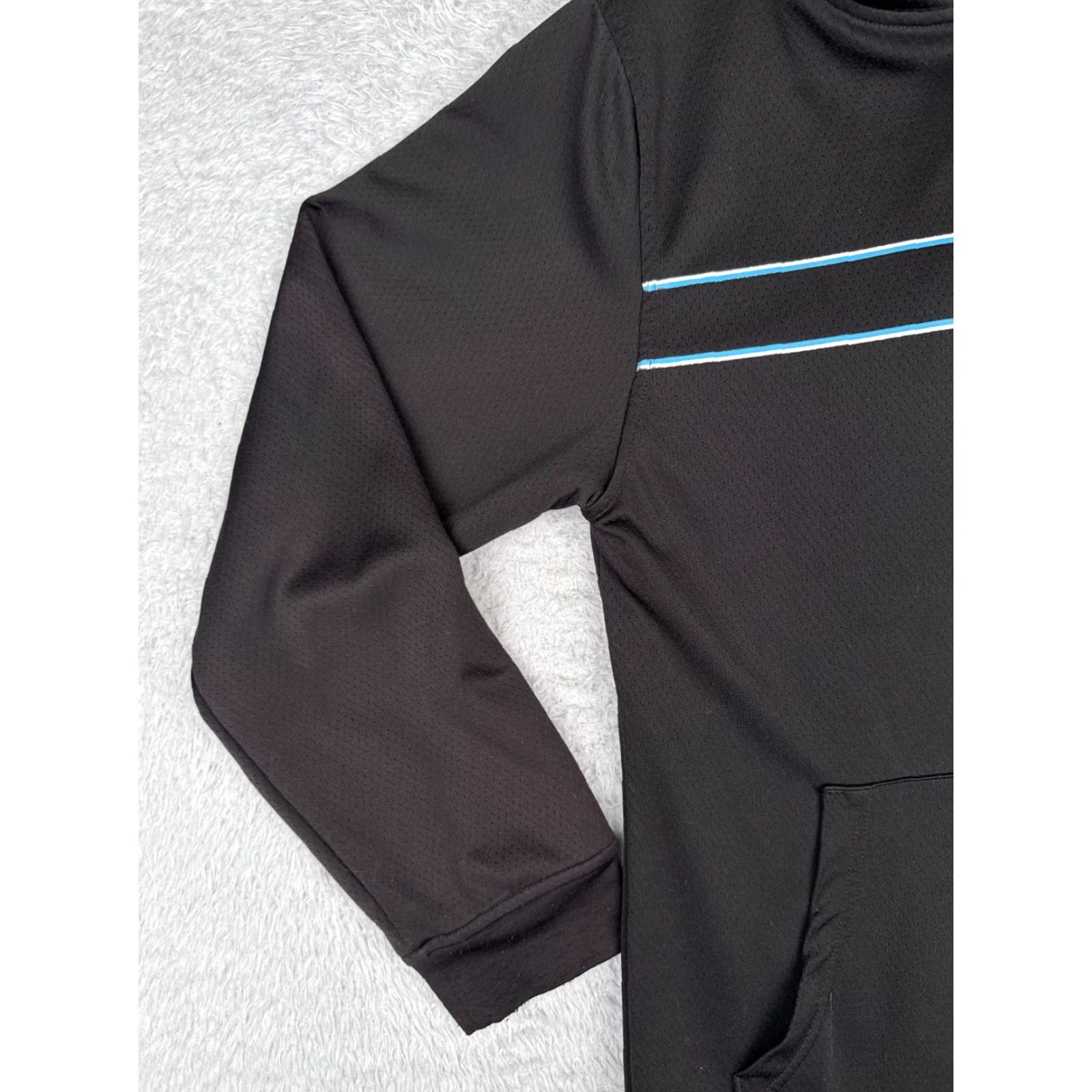 Vintage Santa Cruz Hoodie Women Small Black 100% Polyester Hooded Pockets Logo Crew Neck Pullover Size S / US 4 / IT 40 - 3 Thumbnail