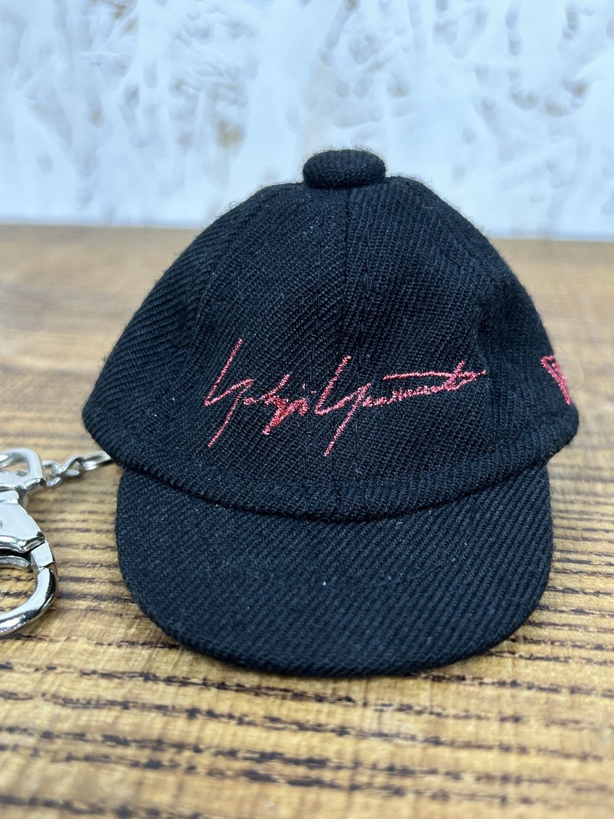 New Era × Yohji Yamamoto Yohji Yamamoto x New Era Cap Keychain Bag Charm Black Size ONE SIZE - 2 Thumbnail