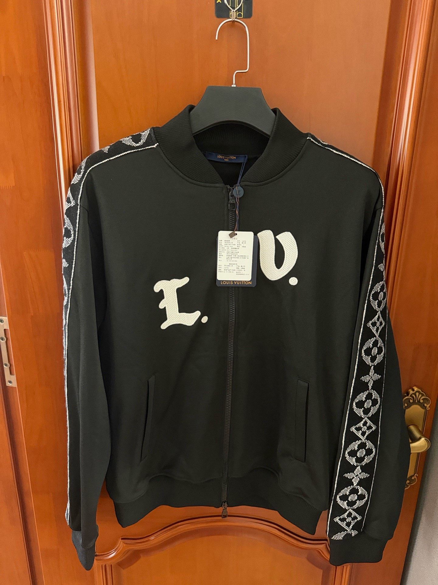 Louis Vuitton Louis Vuitton Black Light Jacket l Men Size US L / EU 52-54 / 3 - 1 Thumbnail