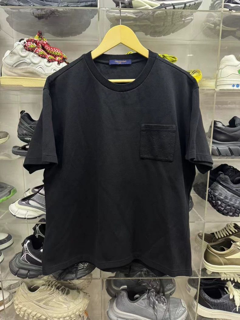 Louis Vuitton Louis Vuitton Solid chest pocket crewneck short sleeve T-s Size US XL / EU 56 / 4 - 1 Thumbnail