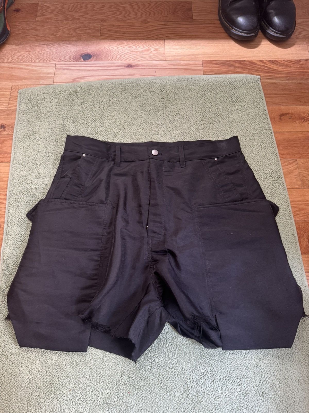 Rick Owens Rick Owens Black Silk and Nylon Blend Shorts – Size 33 Size US 33 - 1 Thumbnail