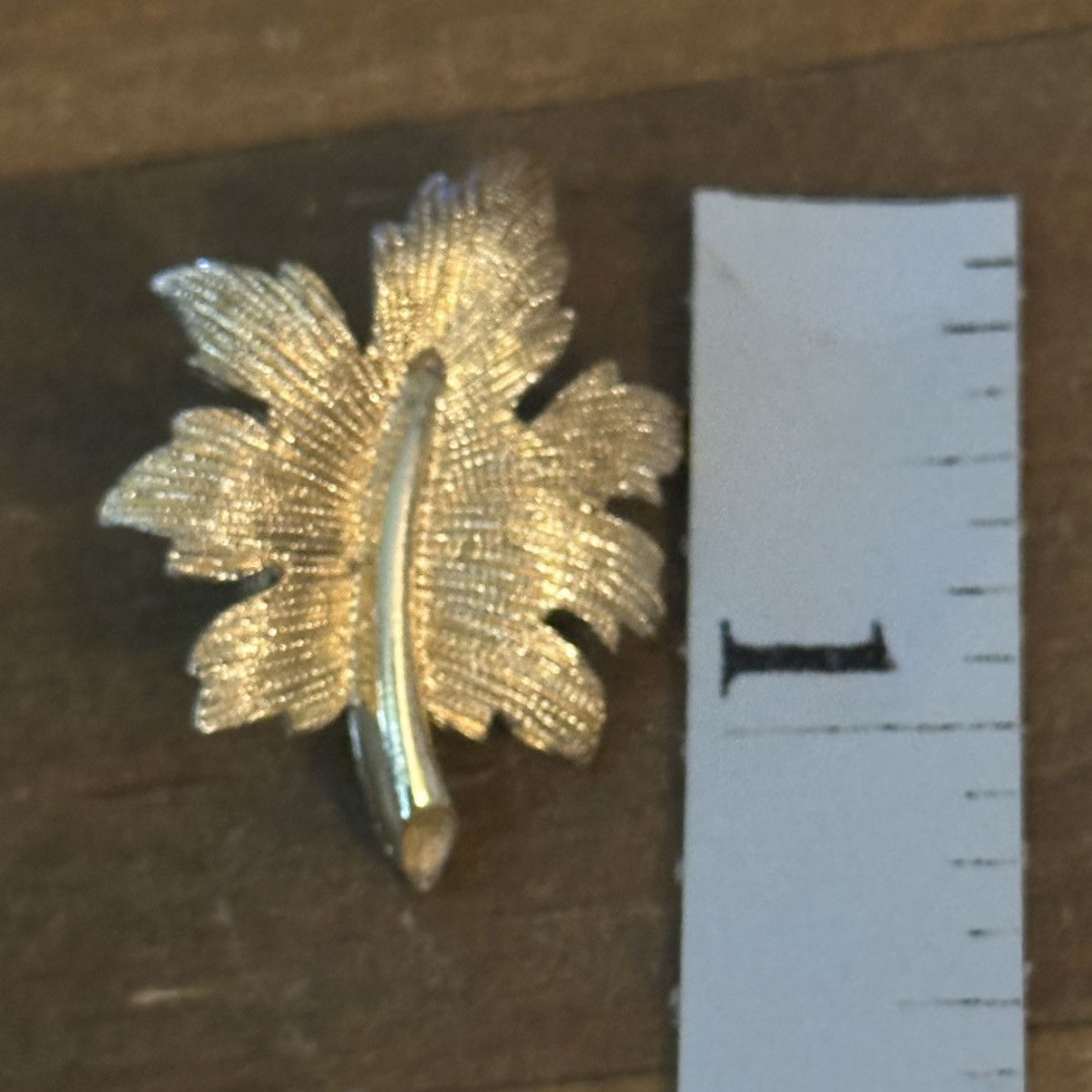 Vintage Vintage Emmons gold tone textured oak leaf clip on earrings Size ONE SIZE - 2 Thumbnail