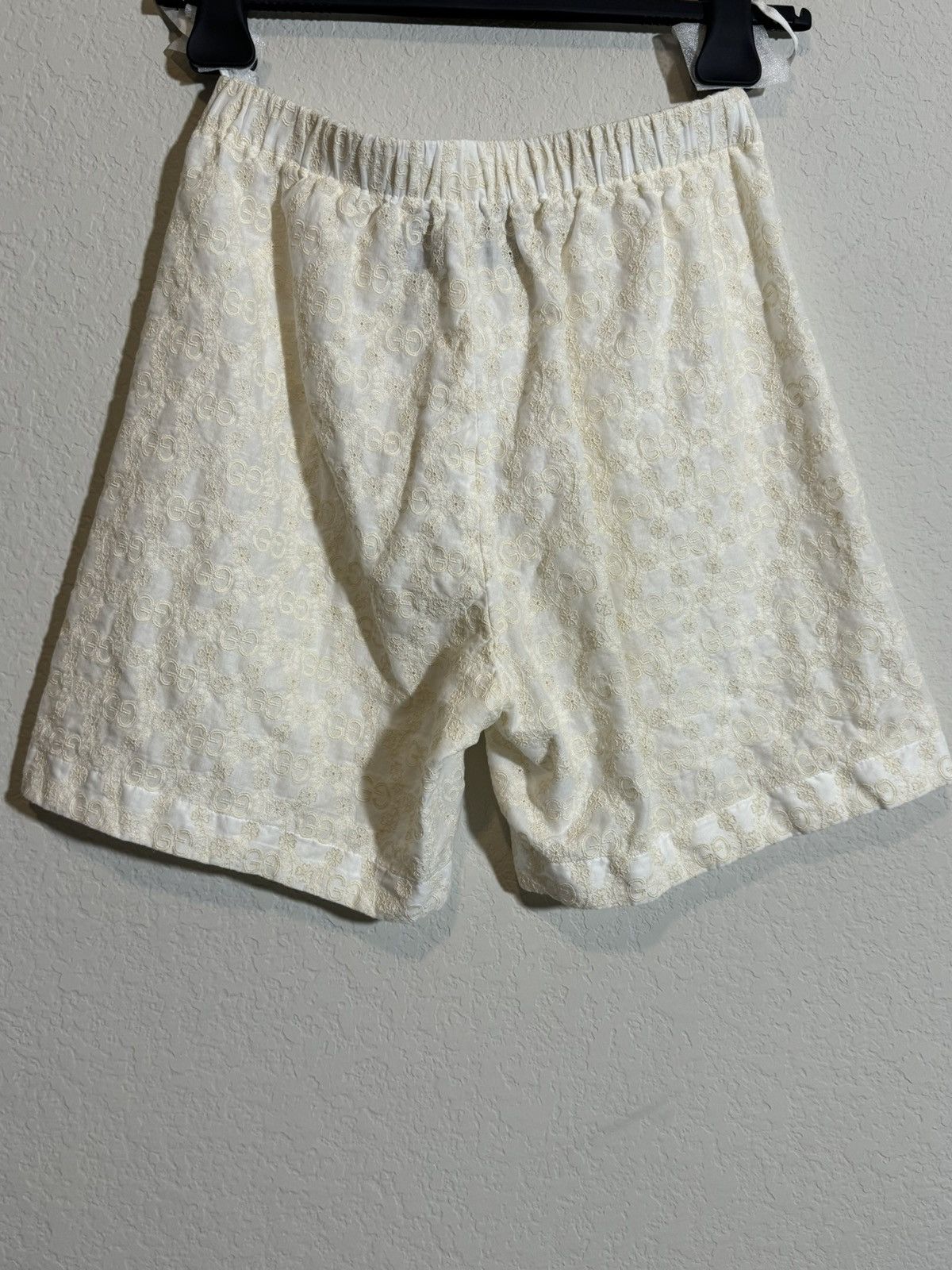 Gucci EUC Gucci Linen Embroidered Ivory Shorts Size 25" / US 0 / IT 36 - 5 Thumbnail
