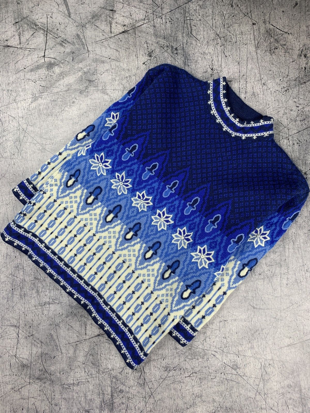 Vintage Vintage Vrikke Wool Sweater Norway Style Rare 90s Size US S / EU 44-46 / 1 - 1 Thumbnail