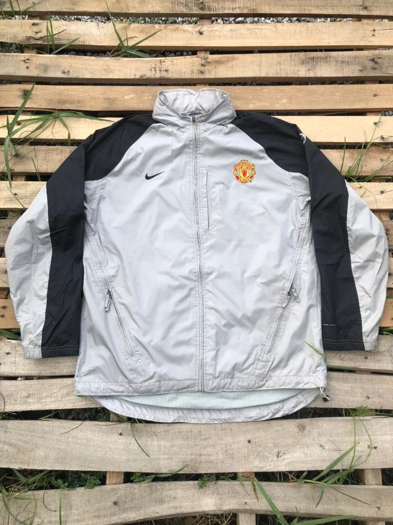 Nike 2003 Vintage Nike Man United Windbreaker Jacket Size US L / EU 52-54 / 3 - 1 Thumbnail