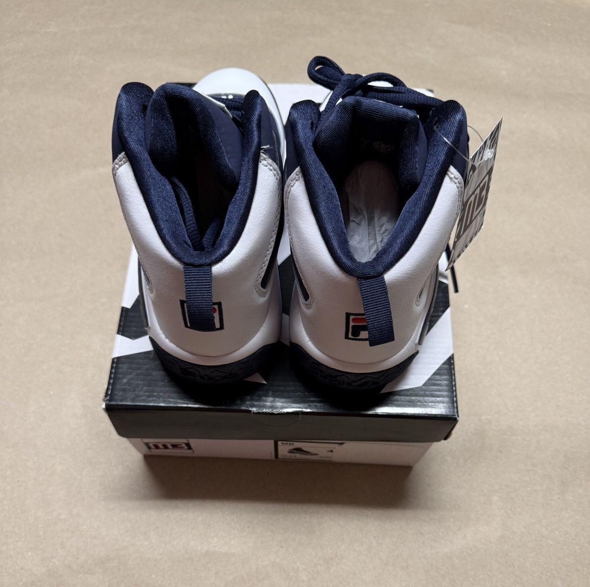 Fila Fila MB Kids White Navy size 4.5y Rare Grant Hill NEW! Size US 5 / EU 37 - 4 Thumbnail