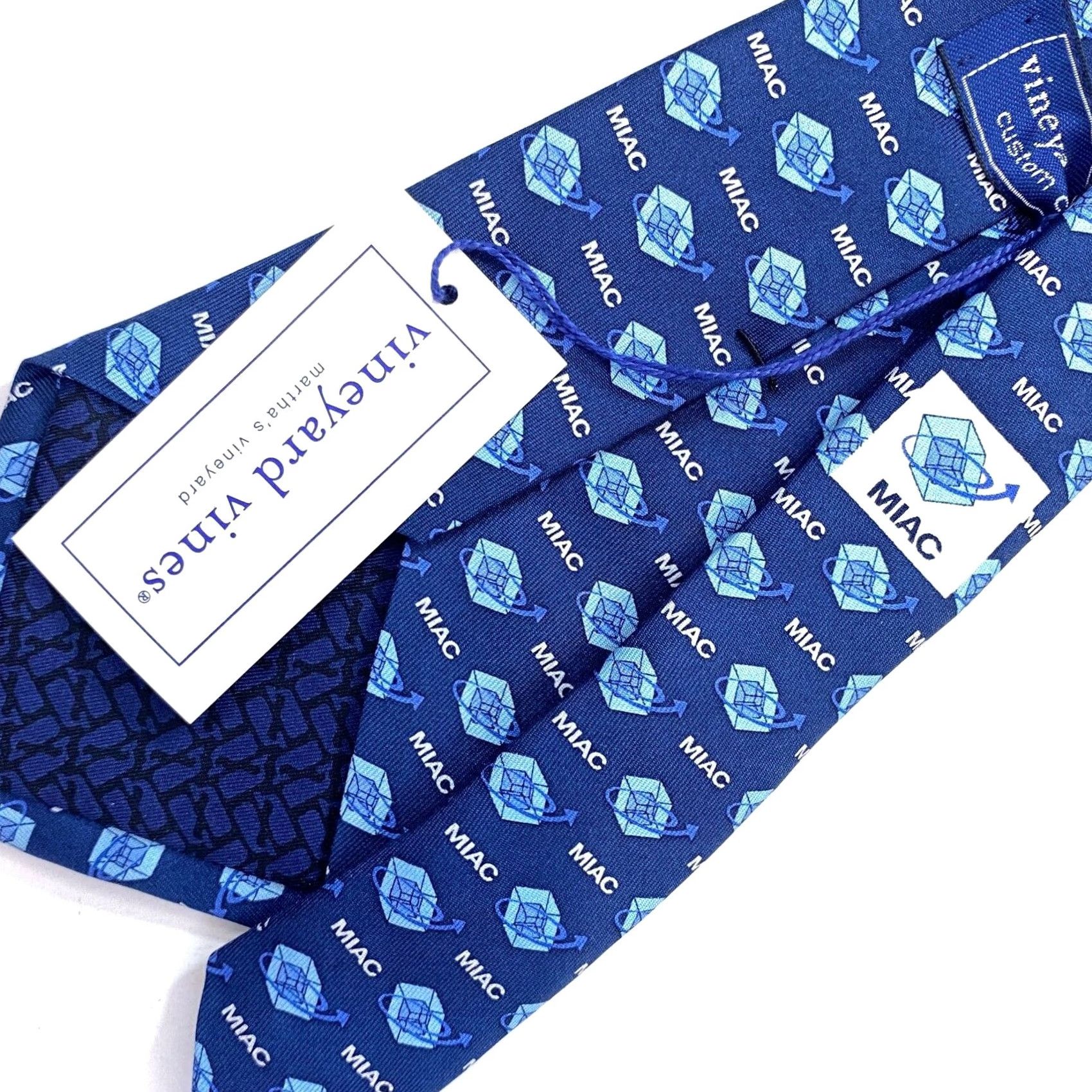 Vineyard Vines Vineyard Vines MIAC Analytics Tie Blue 100% Silk Classic Made in USA NEW Tie Men Classic Width ~ 3 3/5" Length ~ 58" Ships Next Business Day Size ONE SIZE - 3 Thumbnail