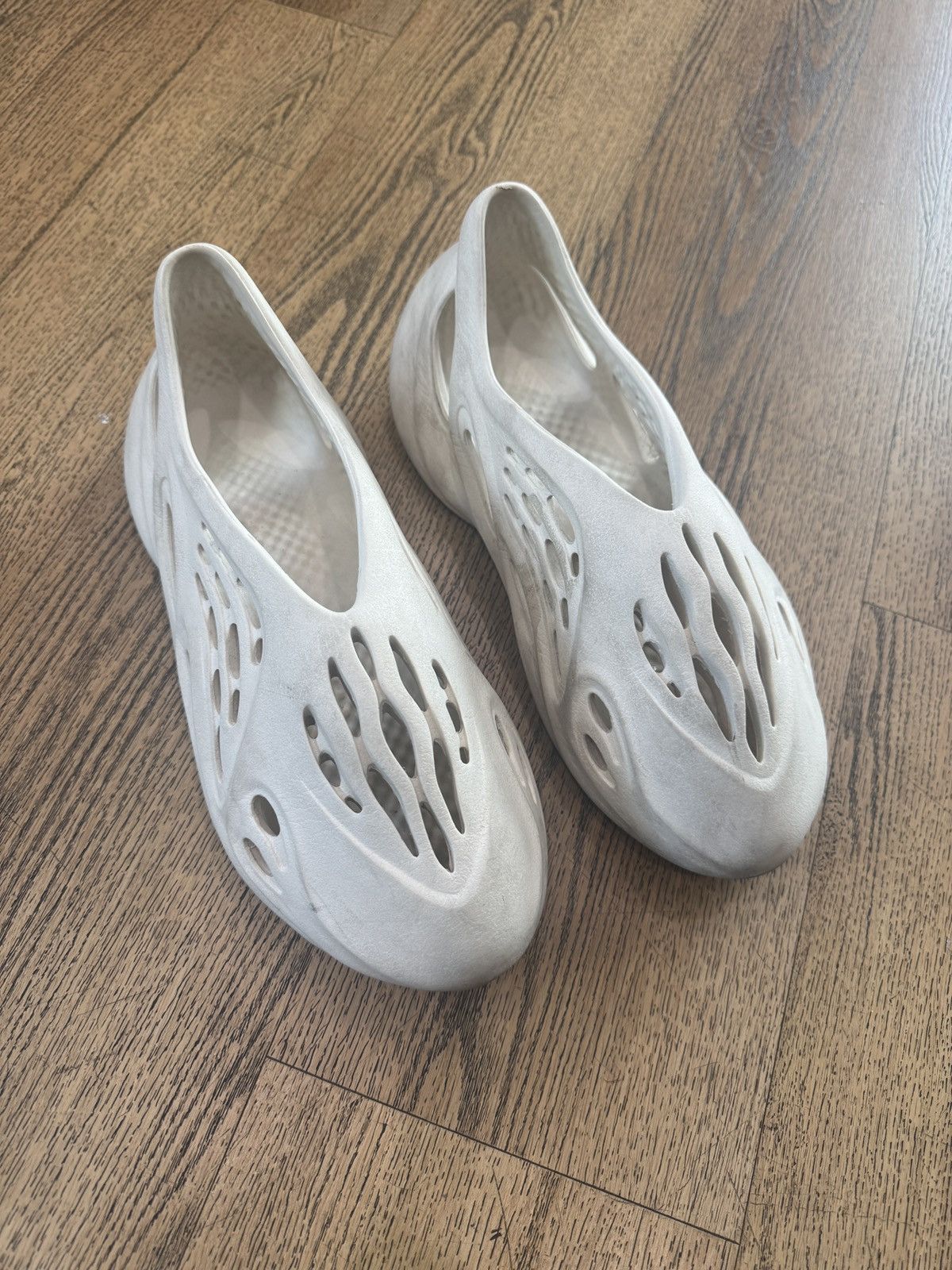 Yeezy MENS YEEZY FOAM Size US 11 / EU 44 - 1 Thumbnail