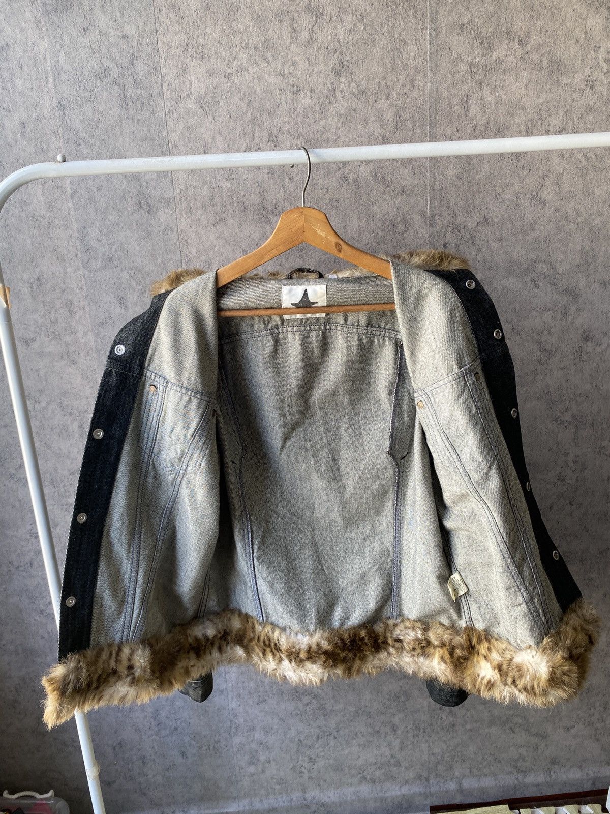 Japanese Brand 2000s Levi’s Fur Faded Black Denim Jacket Size US M / EU 48-50 / 2 - 7 Thumbnail