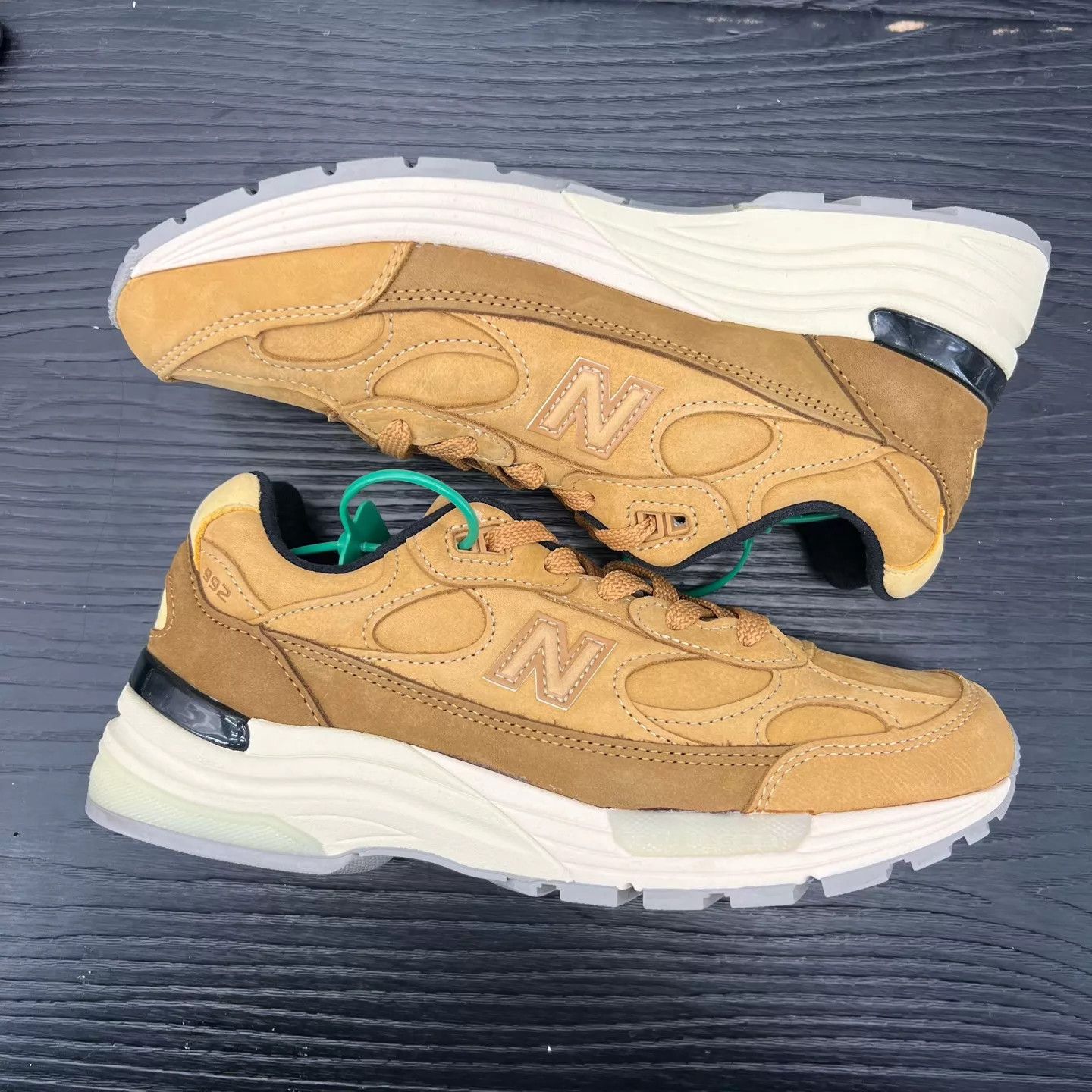 New Balance NB 992 Sand 40 like new with box Size US 7 / EU 40 - 3 Thumbnail