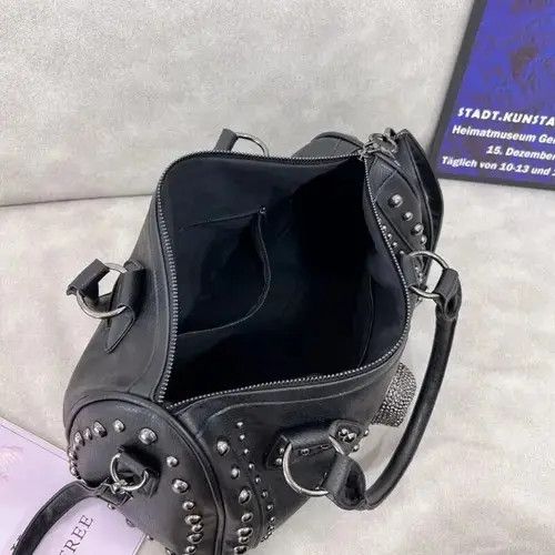 Vintage Skull Rivet Messenger Bag Size ONE SIZE - 3 Thumbnail