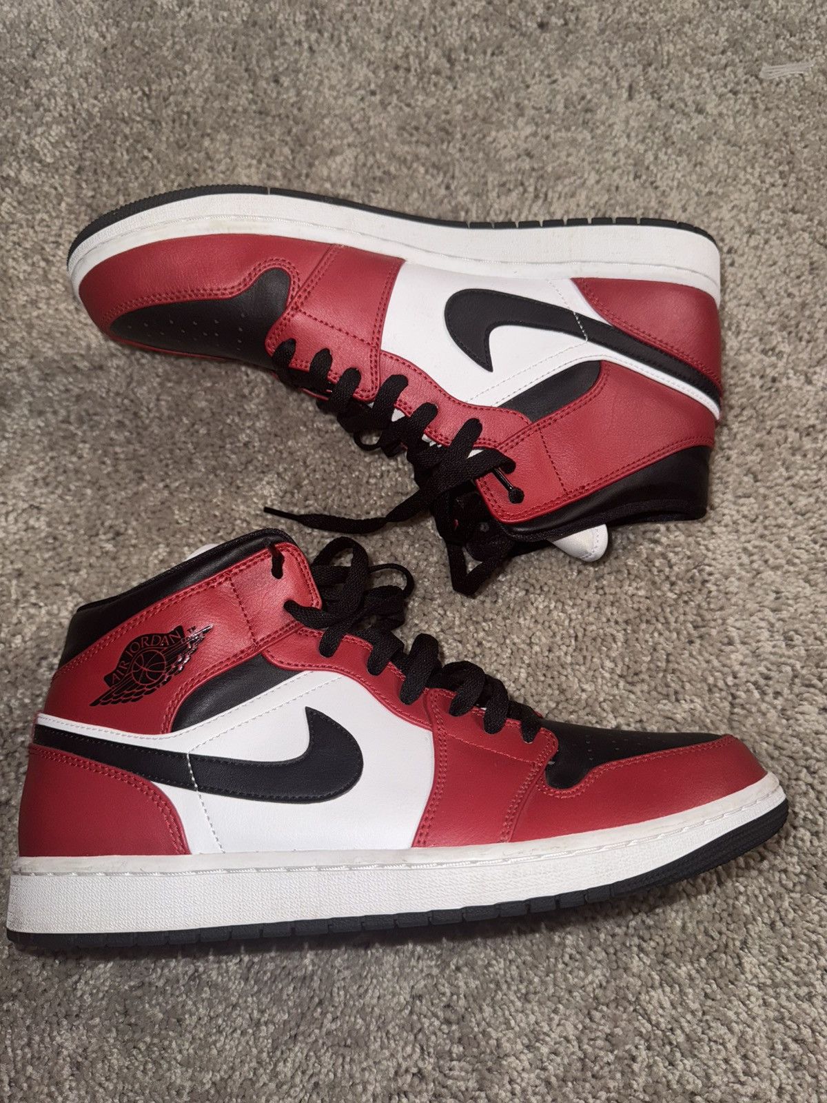 Jordan Brand Air Jordan 1 Mid Chicago Black Size US 11 / EU 44 - 1 Thumbnail