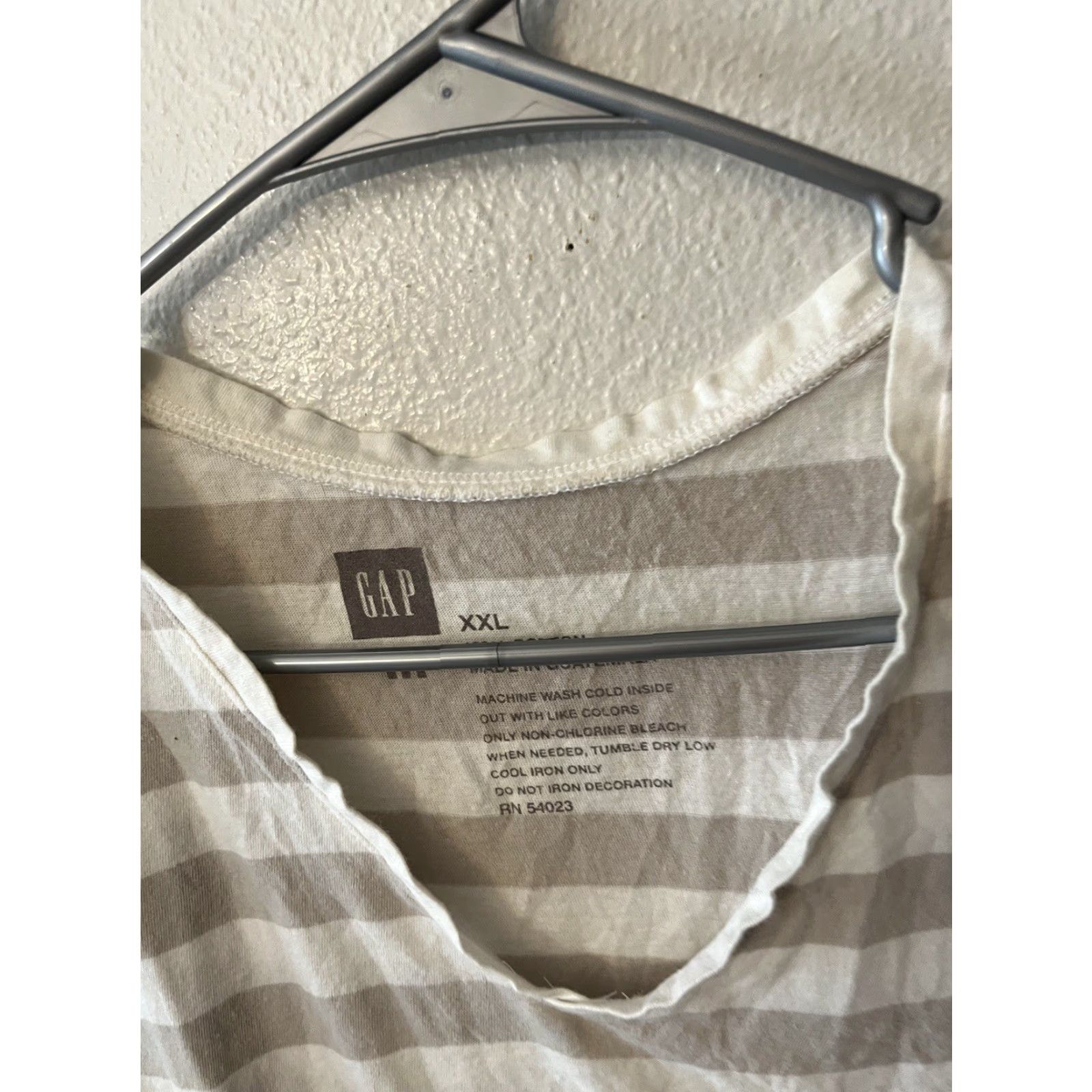 Vintage VINTAGE Favorite Favori Stripe T-shirt Gray Gray Stripe XXL V-Neck Gap Factory Women T-Shirt 2XL Women Size XXL / US 16-18 / IT 52-54 - 2 Thumbnail