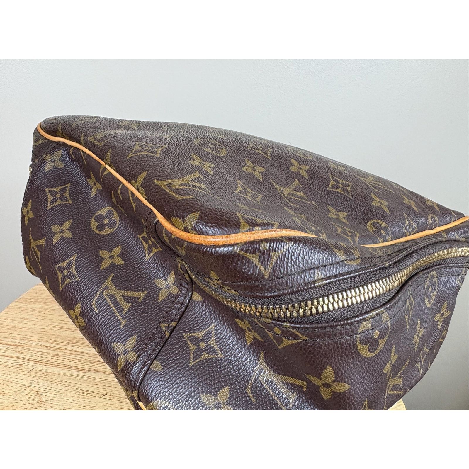 Louis Vuitton Authentic Louis Vuitton Excursion Hand Bag Monogram Size ONE SIZE - 7 Thumbnail