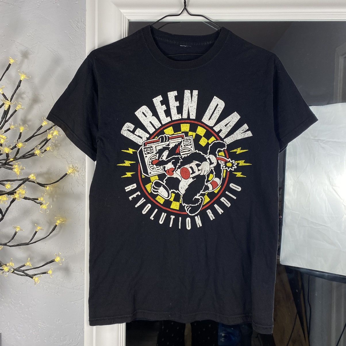 Band Tees GREEN DAY Y2K REVOLUTION RADIO CAT PRINT T SHIRT Size US S / EU 44-46 / 1 - 1 Thumbnail