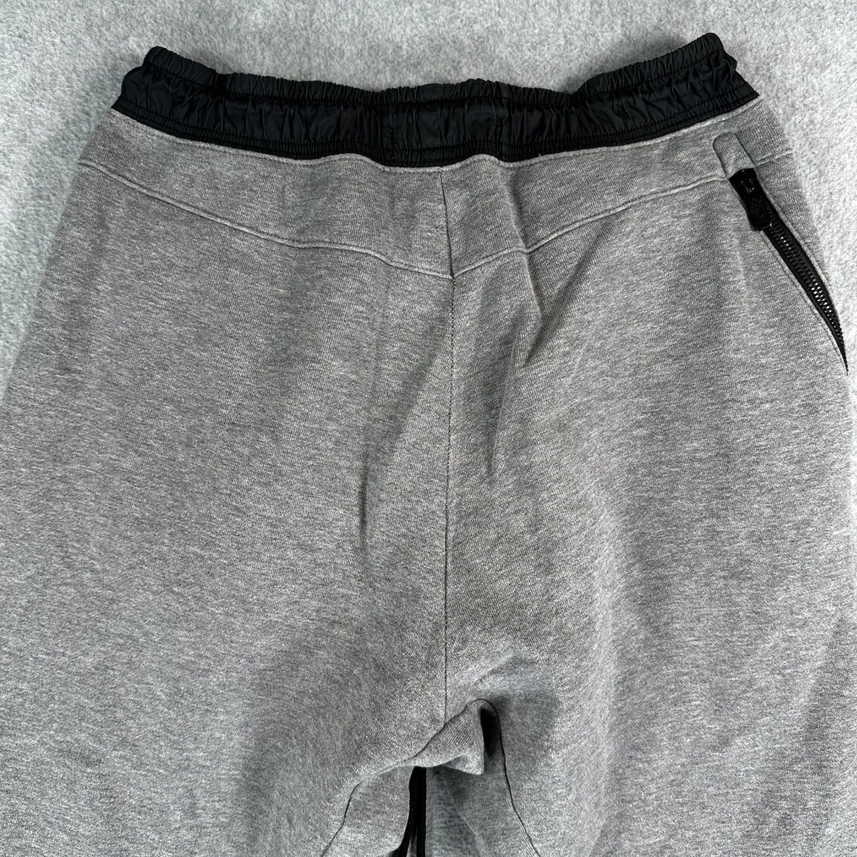 Nike Nike Pants Mens M Gray Fleece Joggers Sweatpants Zip Pocket 835862-091 Pocket Elastic Drawstring Tapered Regular Comfort Gym Training Running Walking Size US 31 - 7 Thumbnail