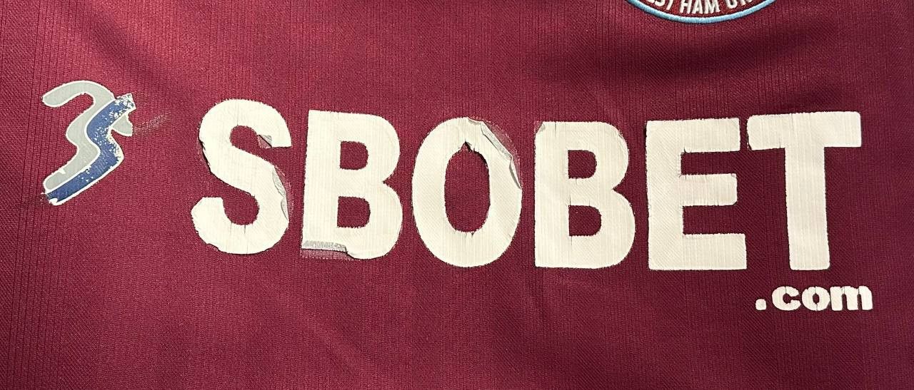 Macron WestHam United 2011 - 2012 NOLAN Home football jersey Macron Size US M / EU 48-50 / 2 - 9 Thumbnail