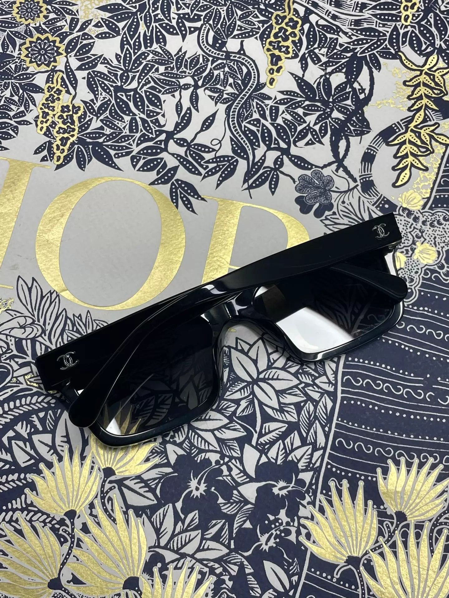 Chanel Chanel Black Logo Border Sunglasses Size ONE SIZE - 4 Thumbnail