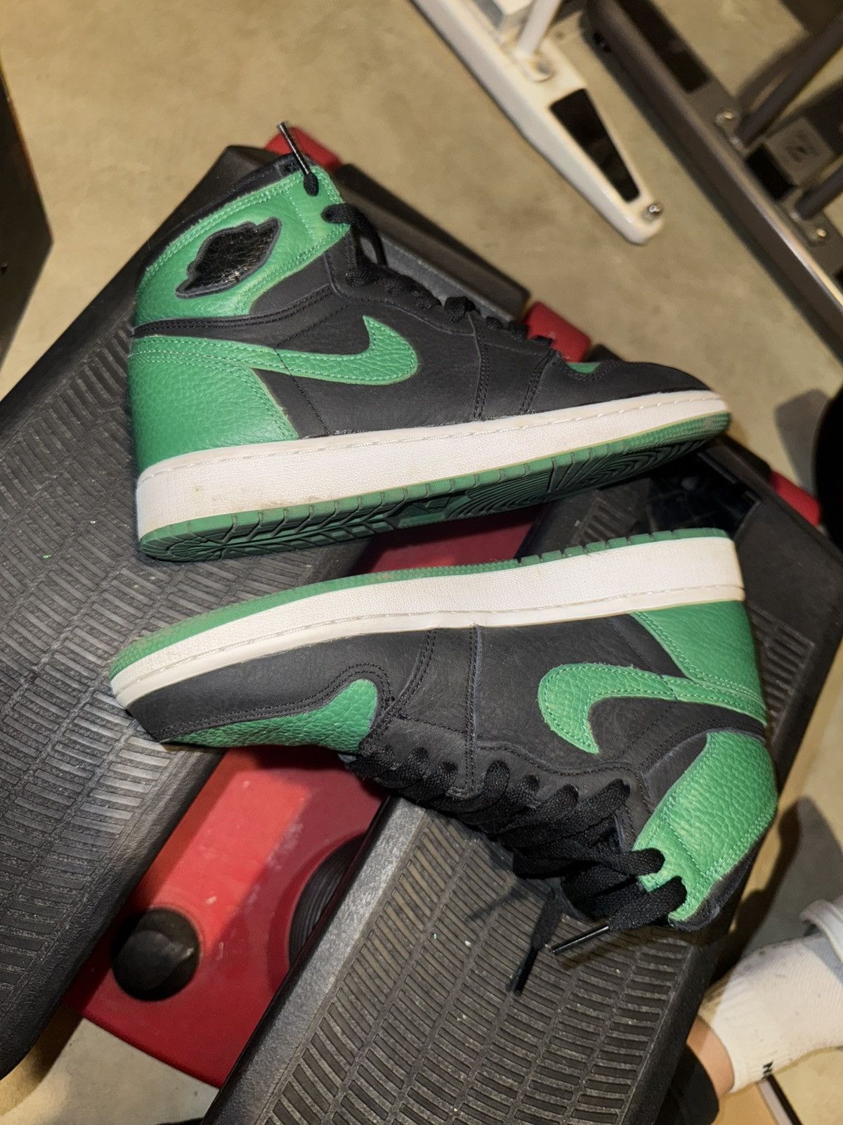Jordan Brand Jordan 1 High Top OG Pine Green Size US 6.5 / IT 36.5 - 2 Thumbnail