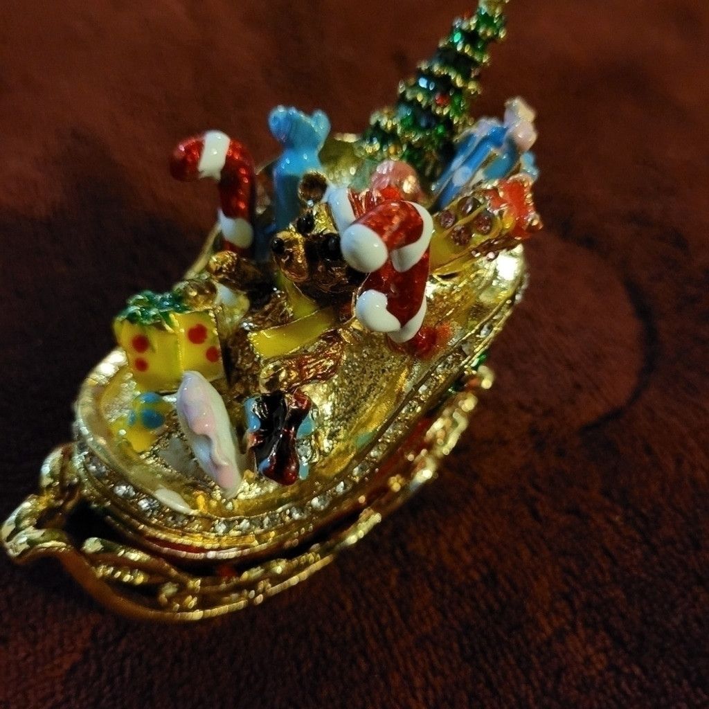 Unknown London Xmas decorations, holidays trinket boxes. Set of 3. Size ONE SIZE - 5 Thumbnail