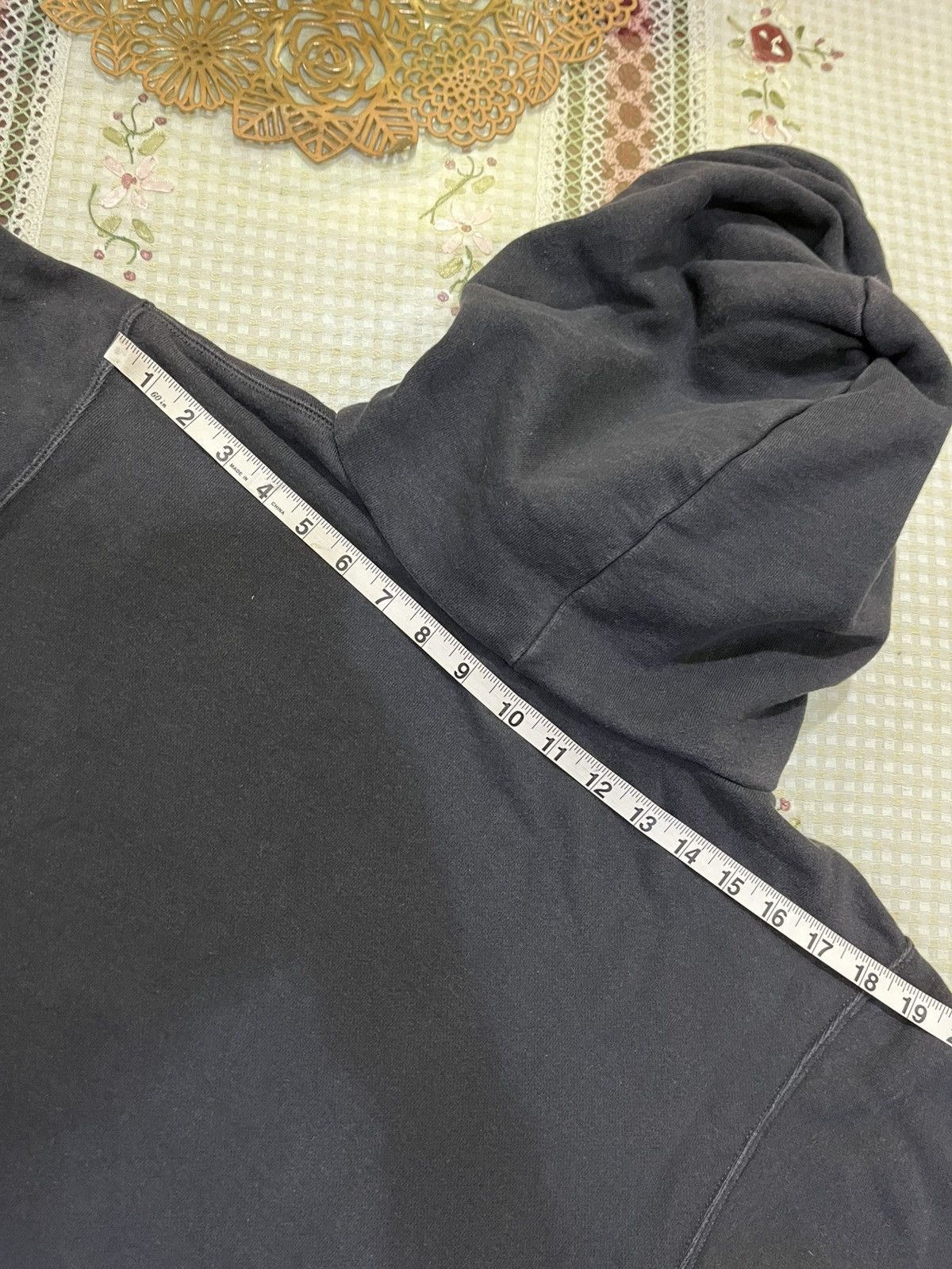 Champion vintage Champion Reverse Weave hoodie in a faded black Size US M / EU 48-50 / 2 - 14 Thumbnail