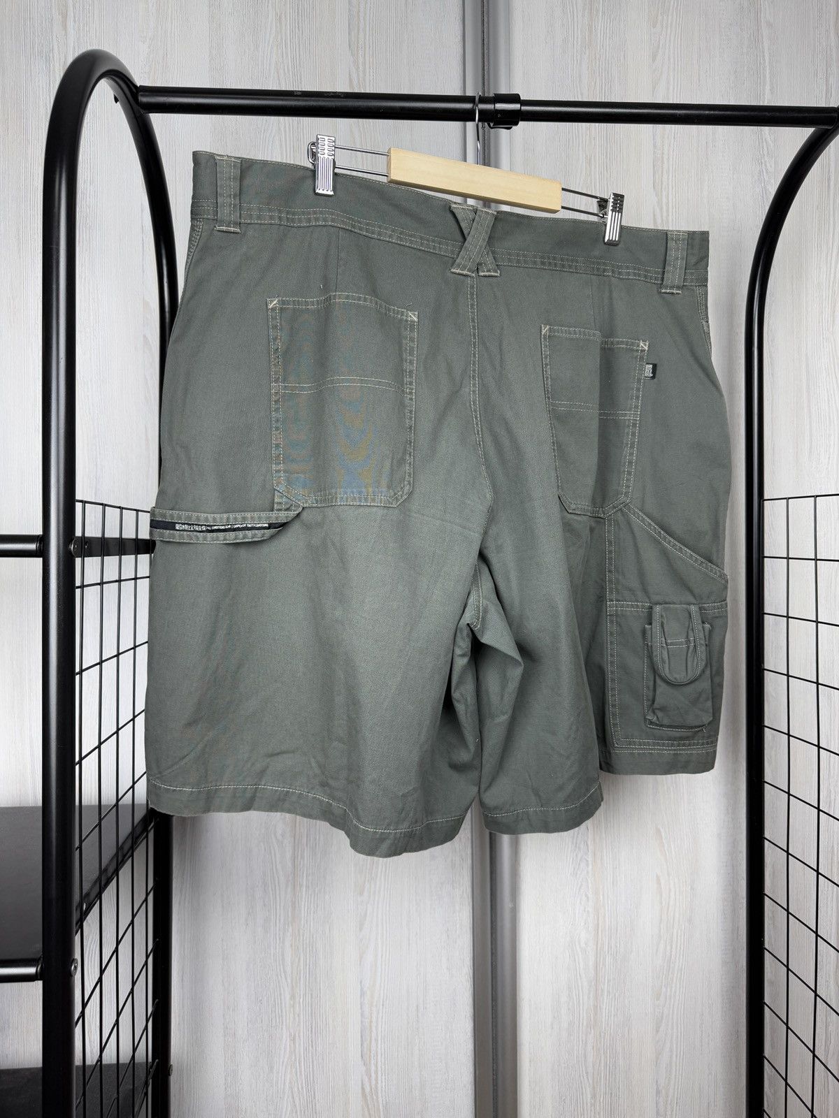 Nike ACG Nike ACG vintage carpenter cargo work shorts size 40 Size US 40 / EU 56 - 2 Thumbnail