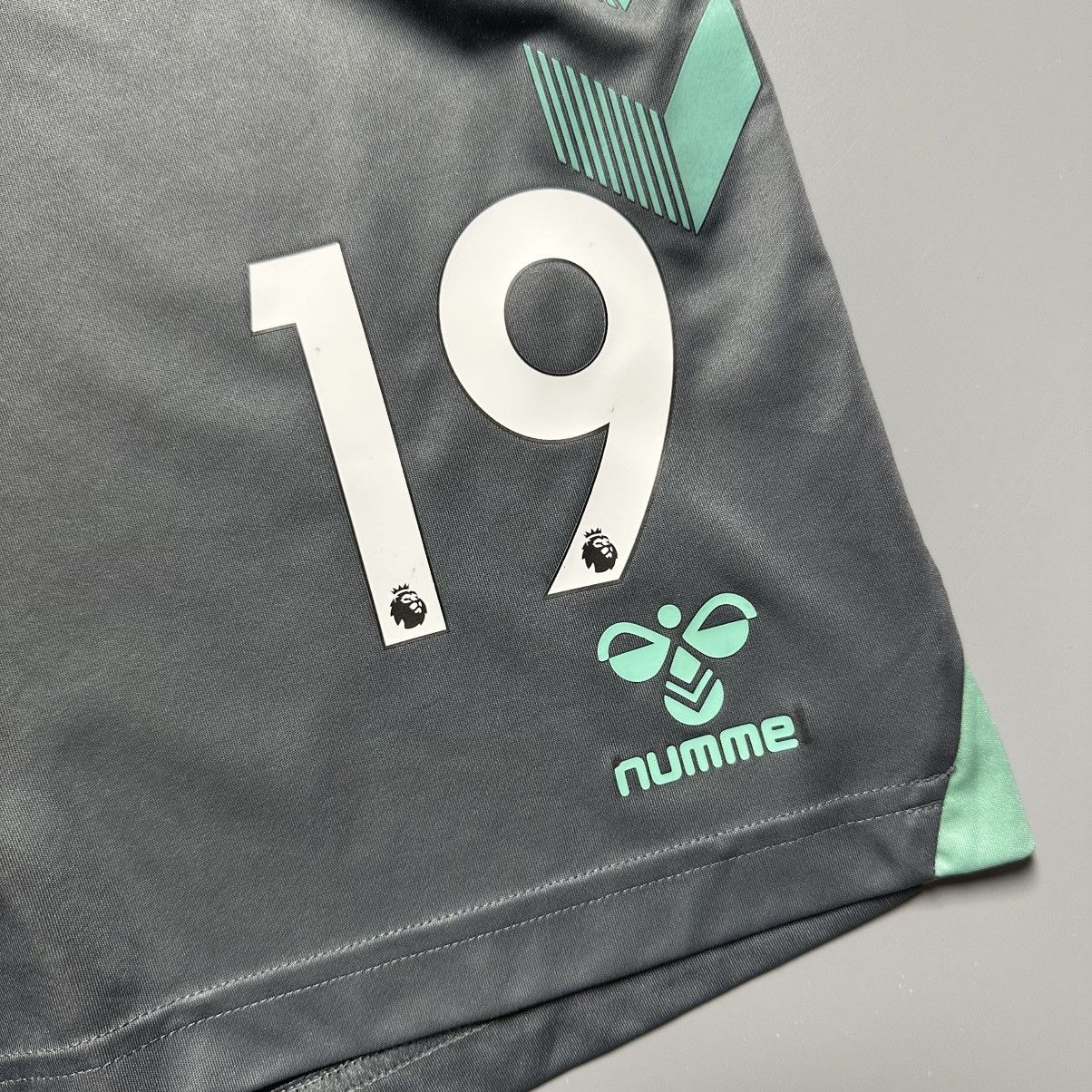 Umbro EVERTON HUMMEL 2020/2021 FOOTBALL THIRD SHORTS #19 JAMES Size US 30 / EU 46 - 4 Thumbnail