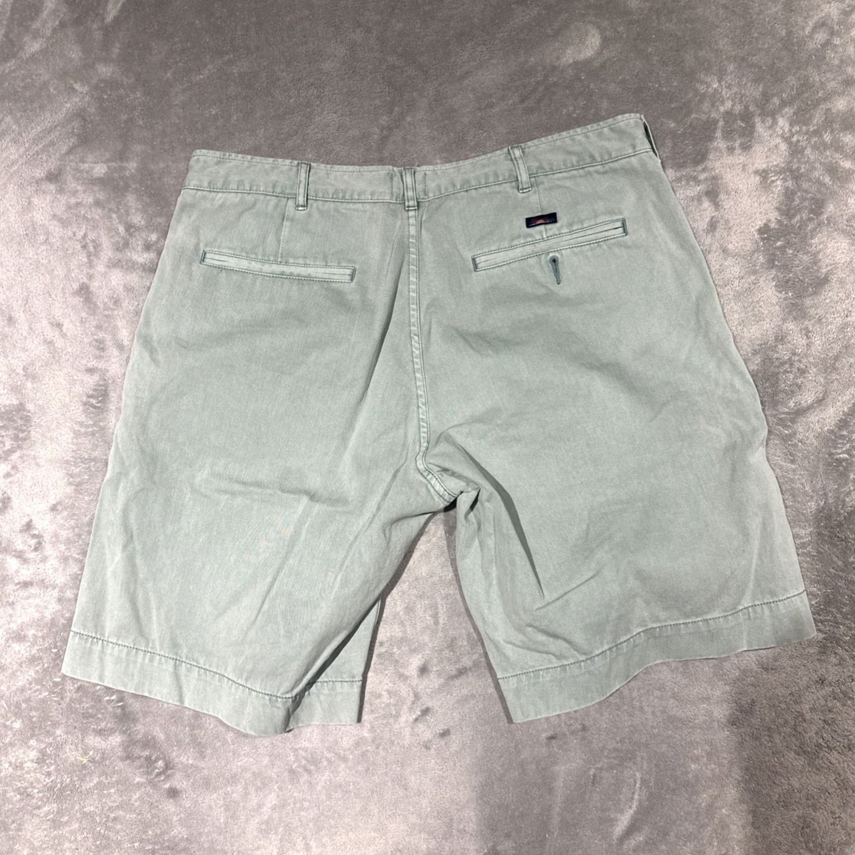 Faherty Faherty Shorts 35 Green Chino 9" Inseam Regular Rise Button Closure Breathable Pockets Casual Preppy USA Men Size US 35 - 7 Thumbnail