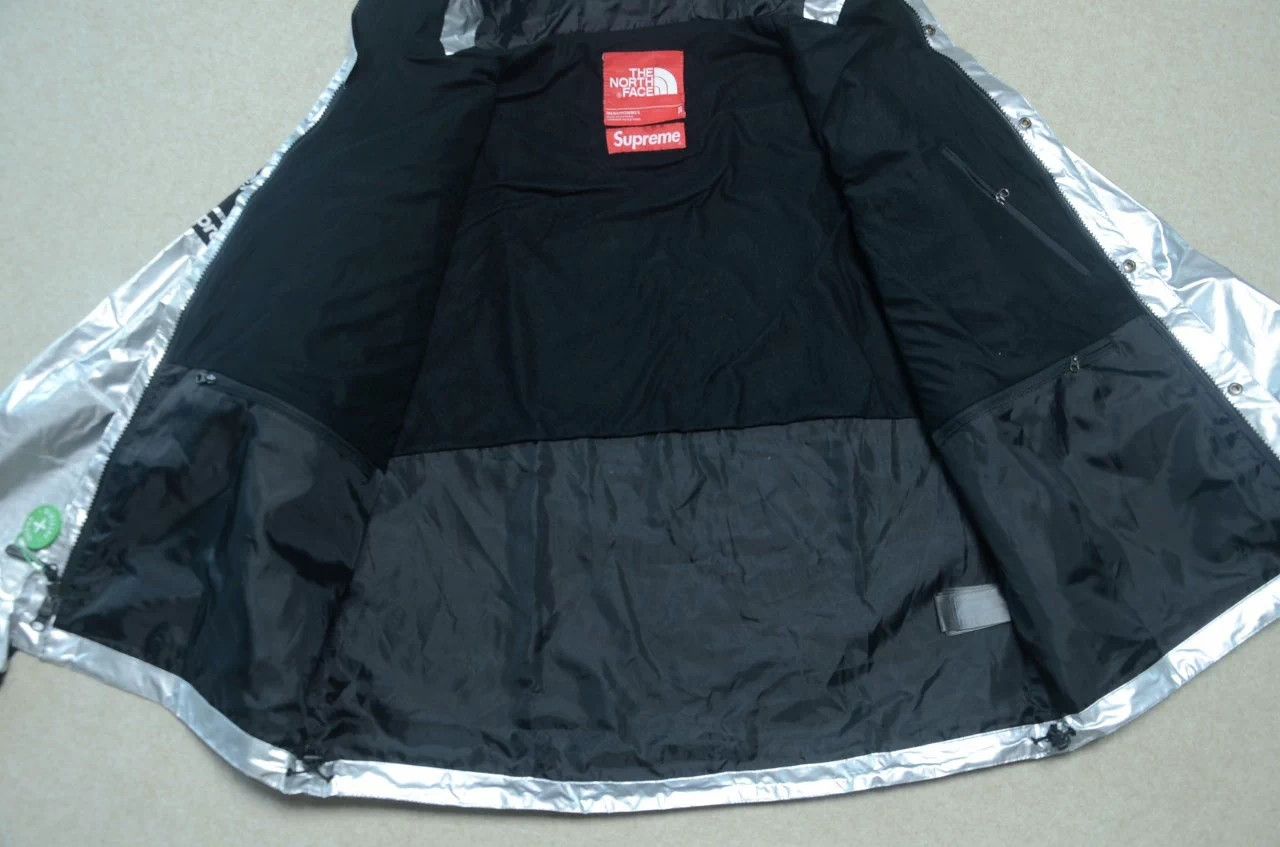 Supreme Supreme × TNF Silver Metallic Shell Jacket Size US S / EU 44-46 / 1 - 4 Thumbnail