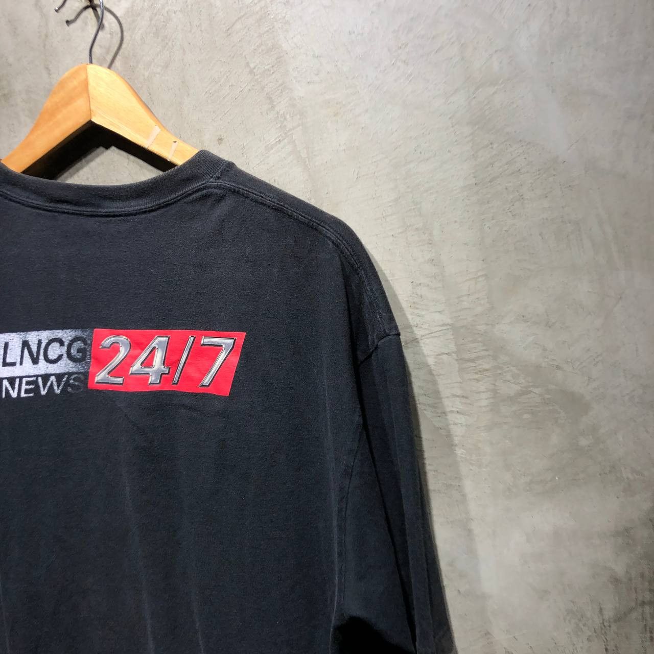 Balenciaga Balenciaga News 24/7 Tee Size US L / EU 52-54 / 3 - 7 Thumbnail